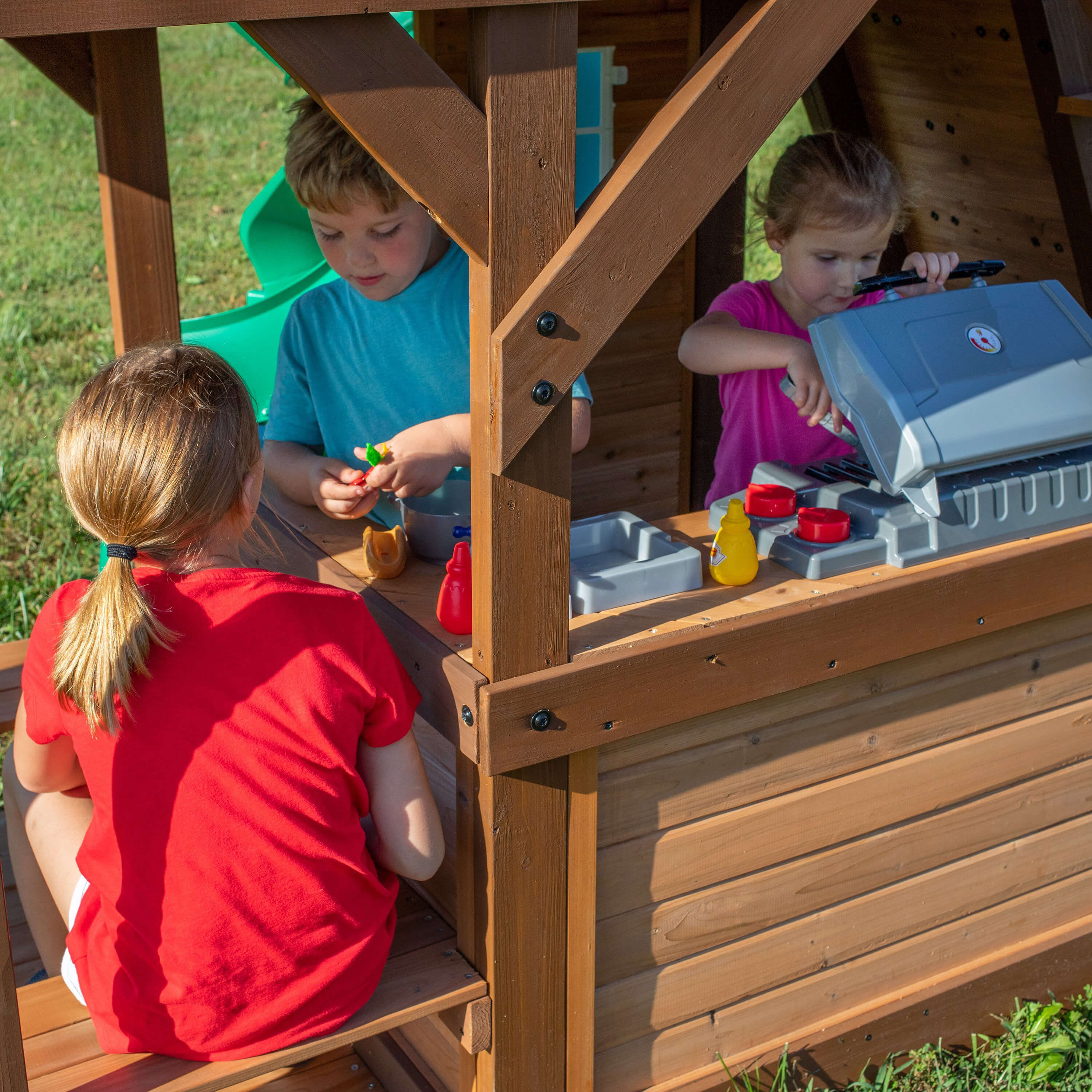 Backyard Discovery Cedar Cove Spielturm mit Schaukeln, Rutsche und Aussichtsturm