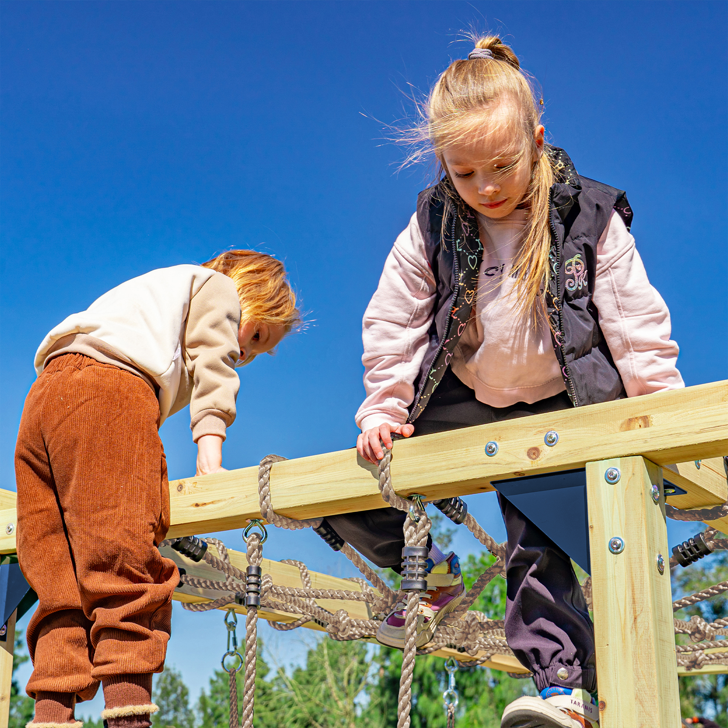 AXI Boris Wooden Playcentre with Swings. Trapeze. Climbing Nets and Monkey Bars – Red Slide
