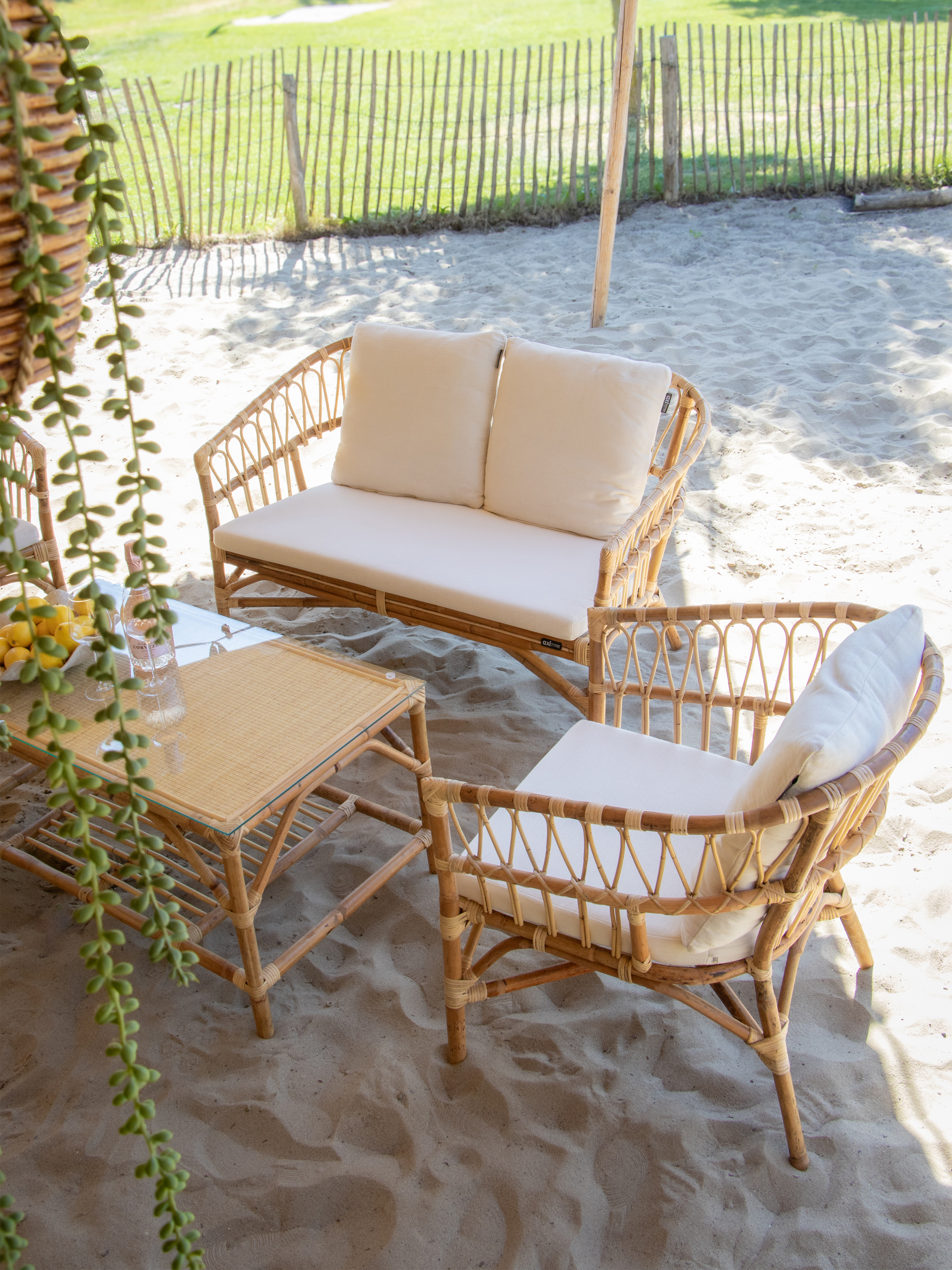 AXI Mary Rattan Lounge Set – 4-Piece with Sofa, Table, and 2 Chairs Natural/White