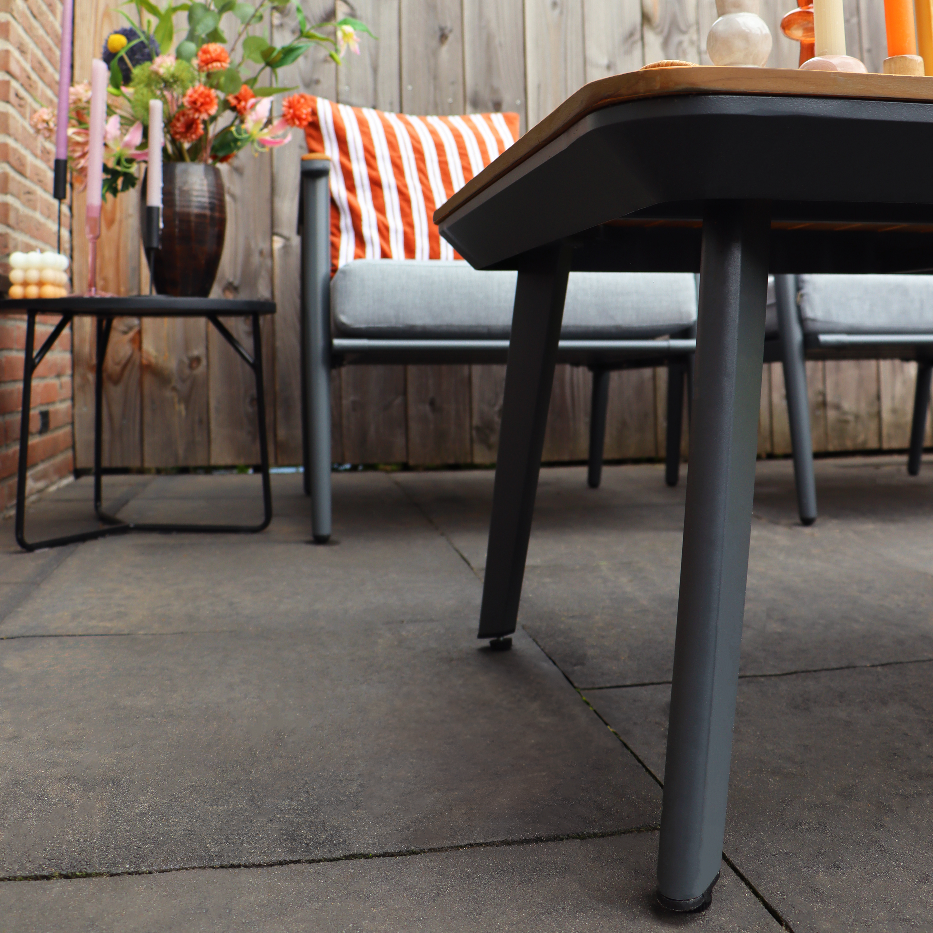 AXI Bibi 4-piece Lounge Set with sofa, table and two chairs - Anthracite/Teak