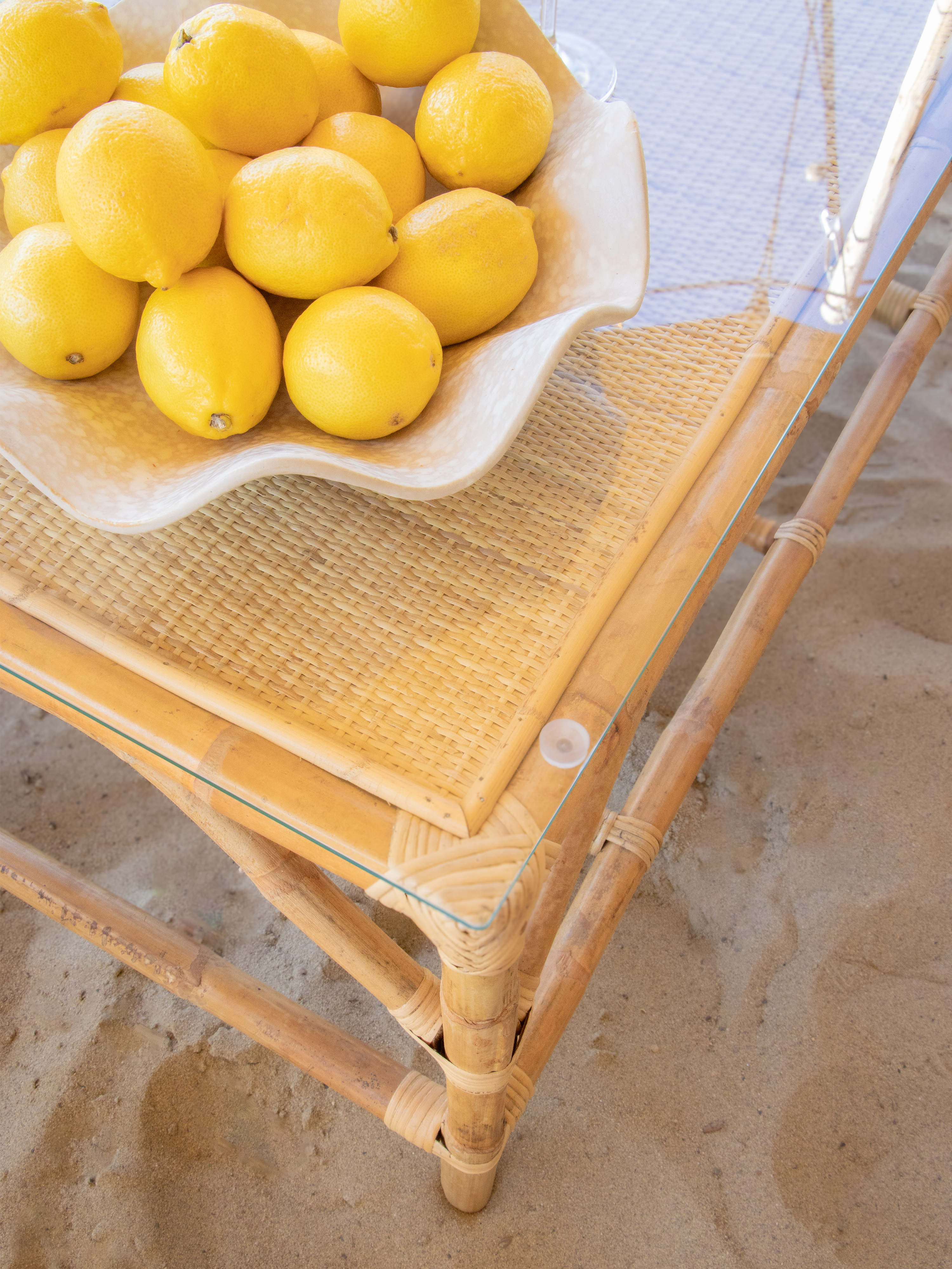AXI Mary Rattan Lounge Set – 4-Piece with Sofa, Table, and 2 Chairs Natural/White