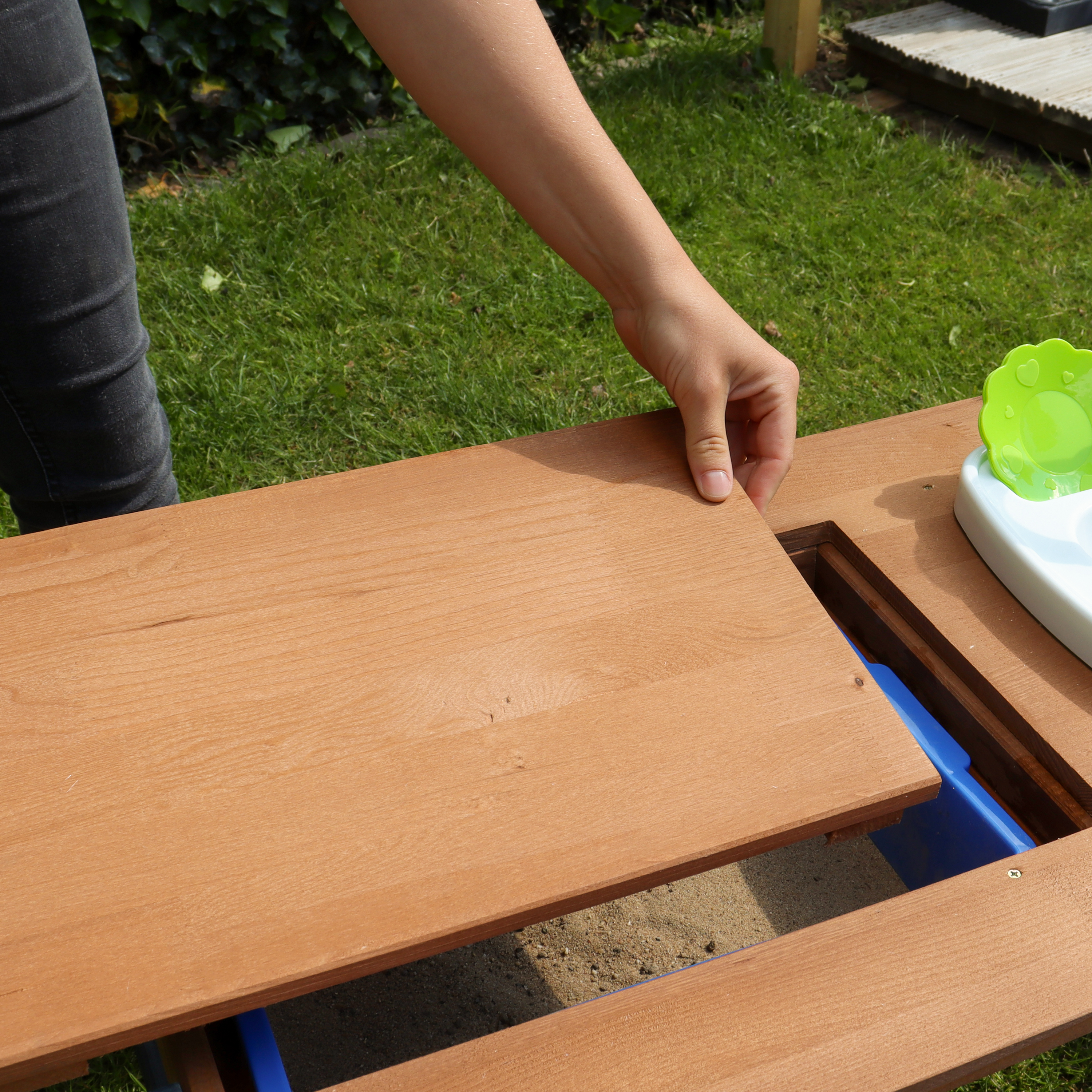 AXI Emily Sand & Water Picnic Table with Play Kitchen Sink Anthracite/Brown