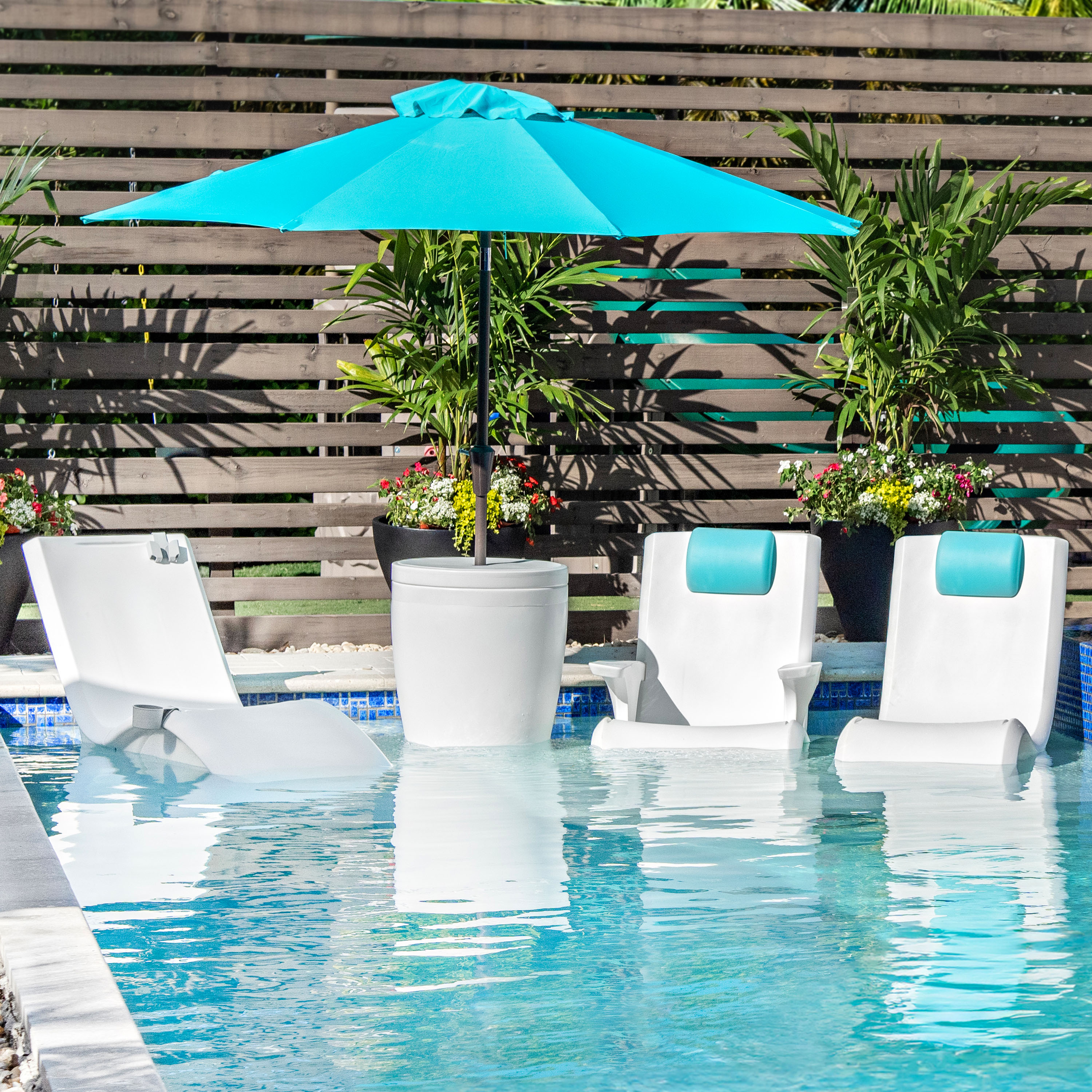 Step2 Vero In-Pool Shade Table White