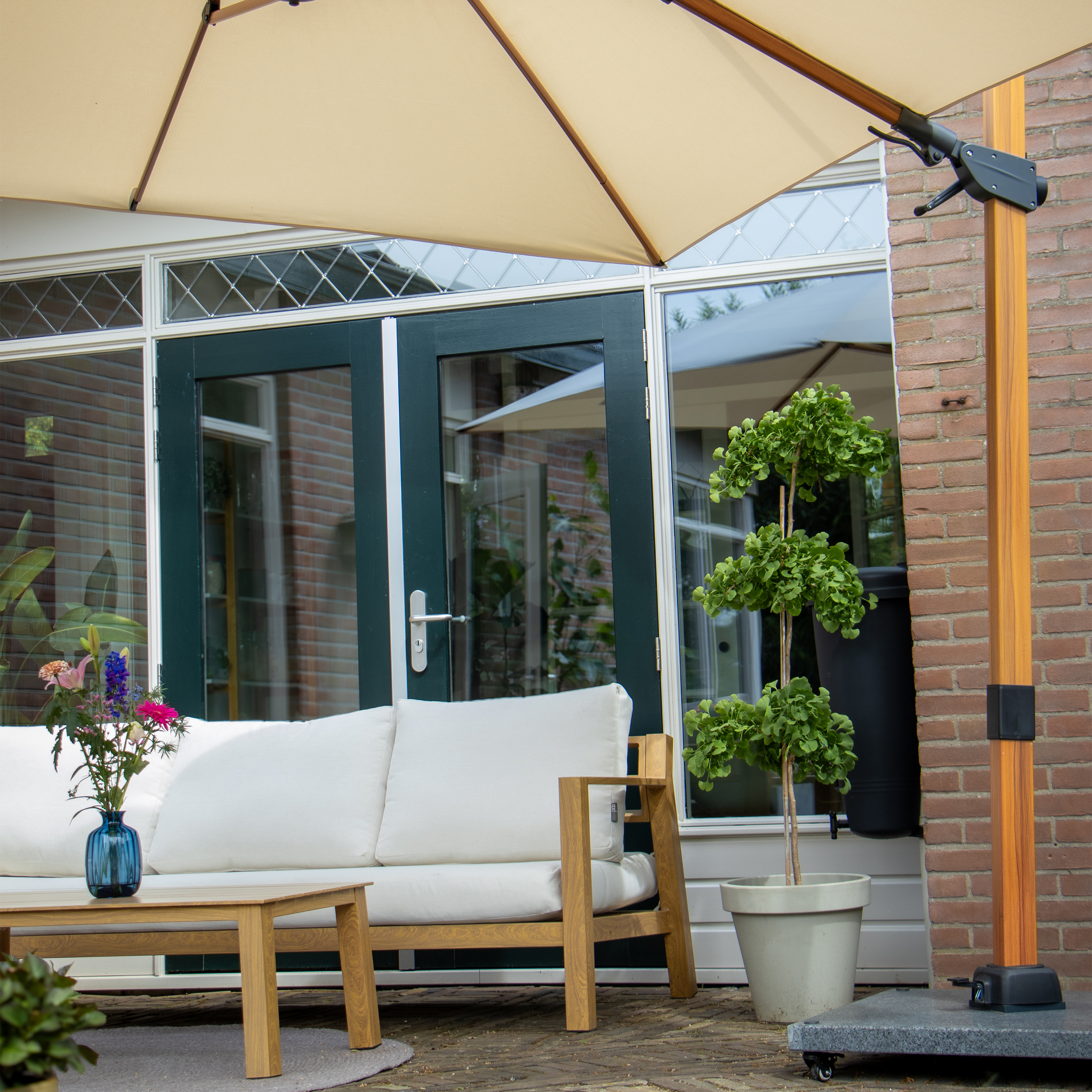 AXI Apollo Premium Cantilever Parasol 300x300cm - Wood-look/Beige