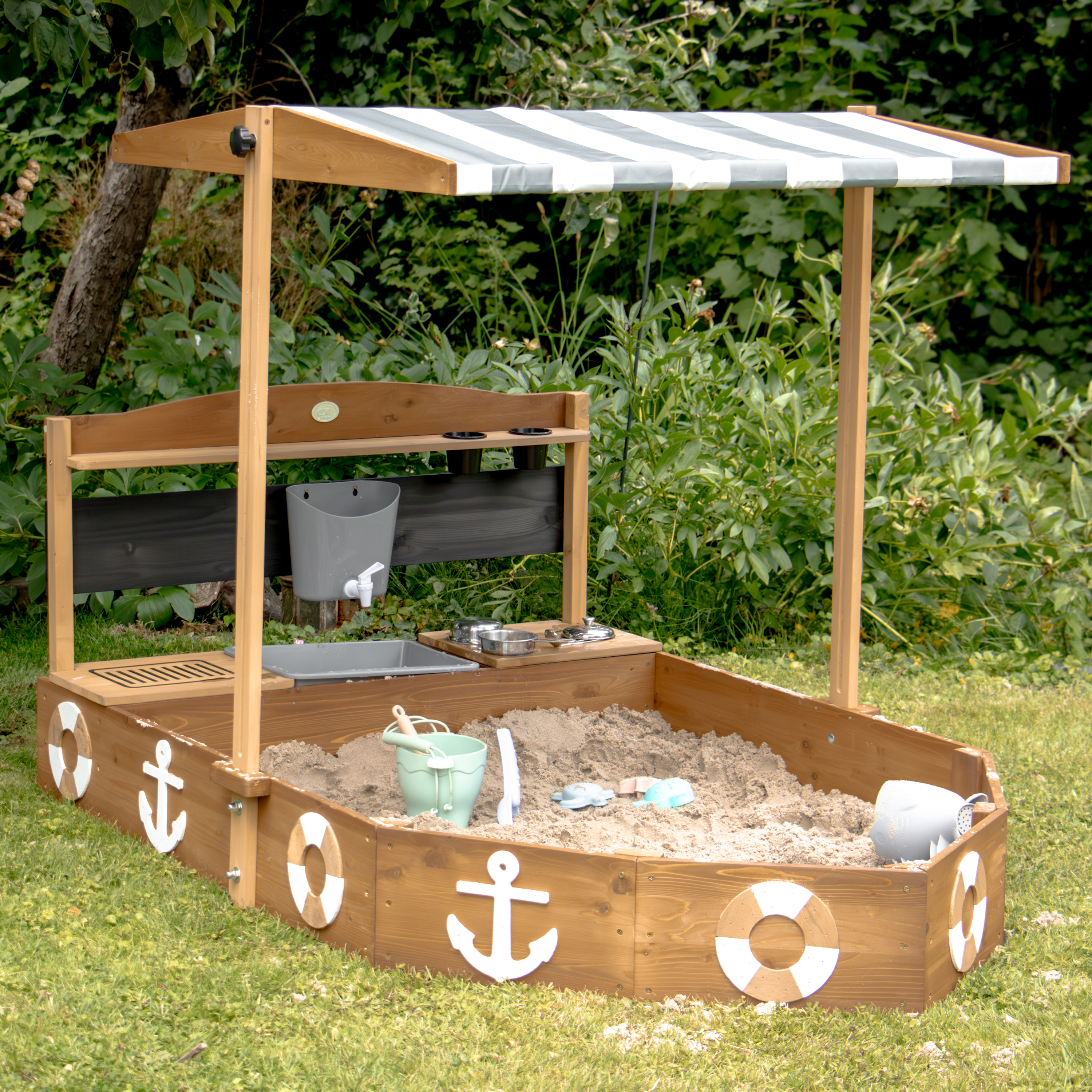 AXI Dora Boat Sandbox with Play Kitchen and Roof 160 x 100 cm Brown/Anthracite