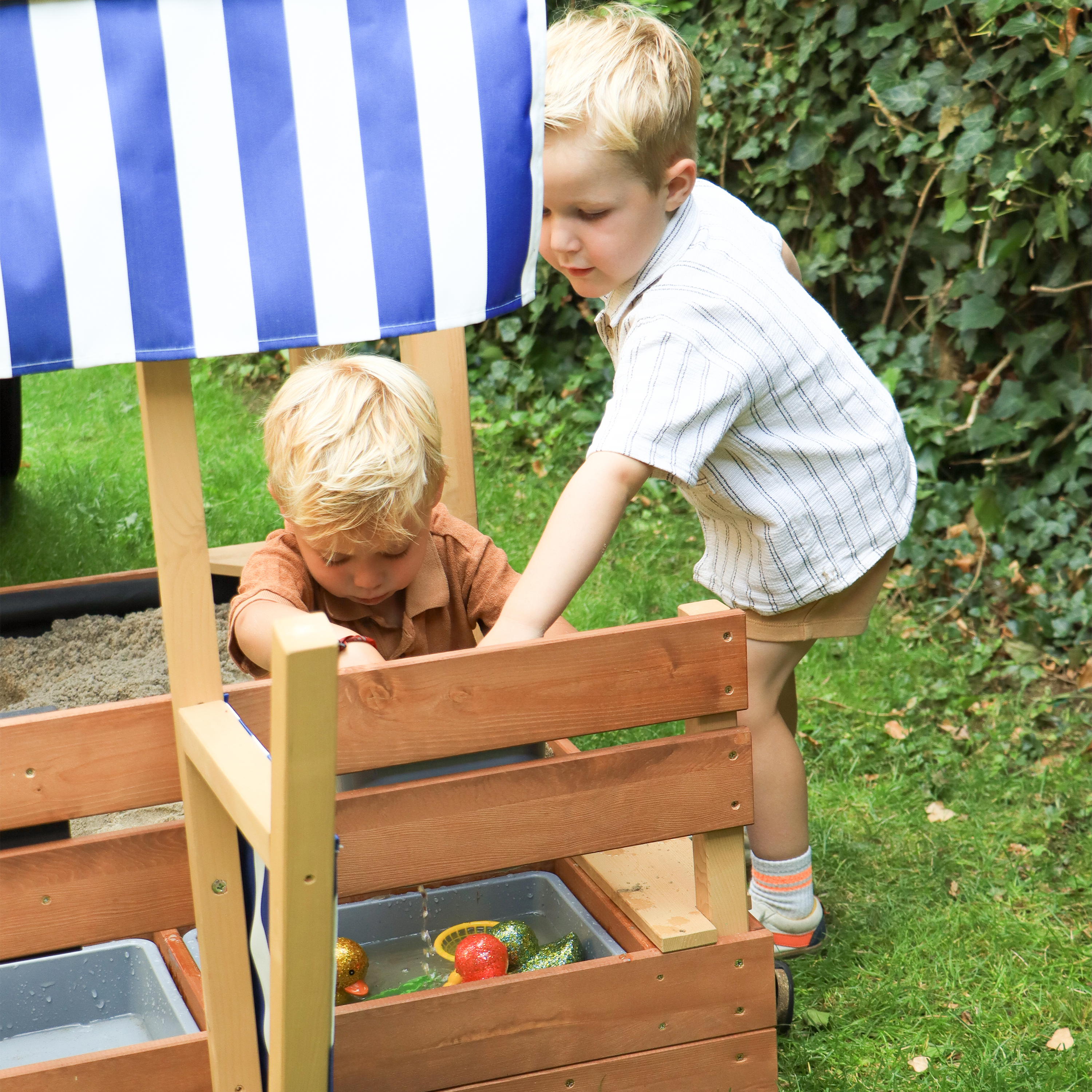 AXI Vicky Climbing Frame with Sandbox. Play Kitchen & Chalkboard – Grey Slide