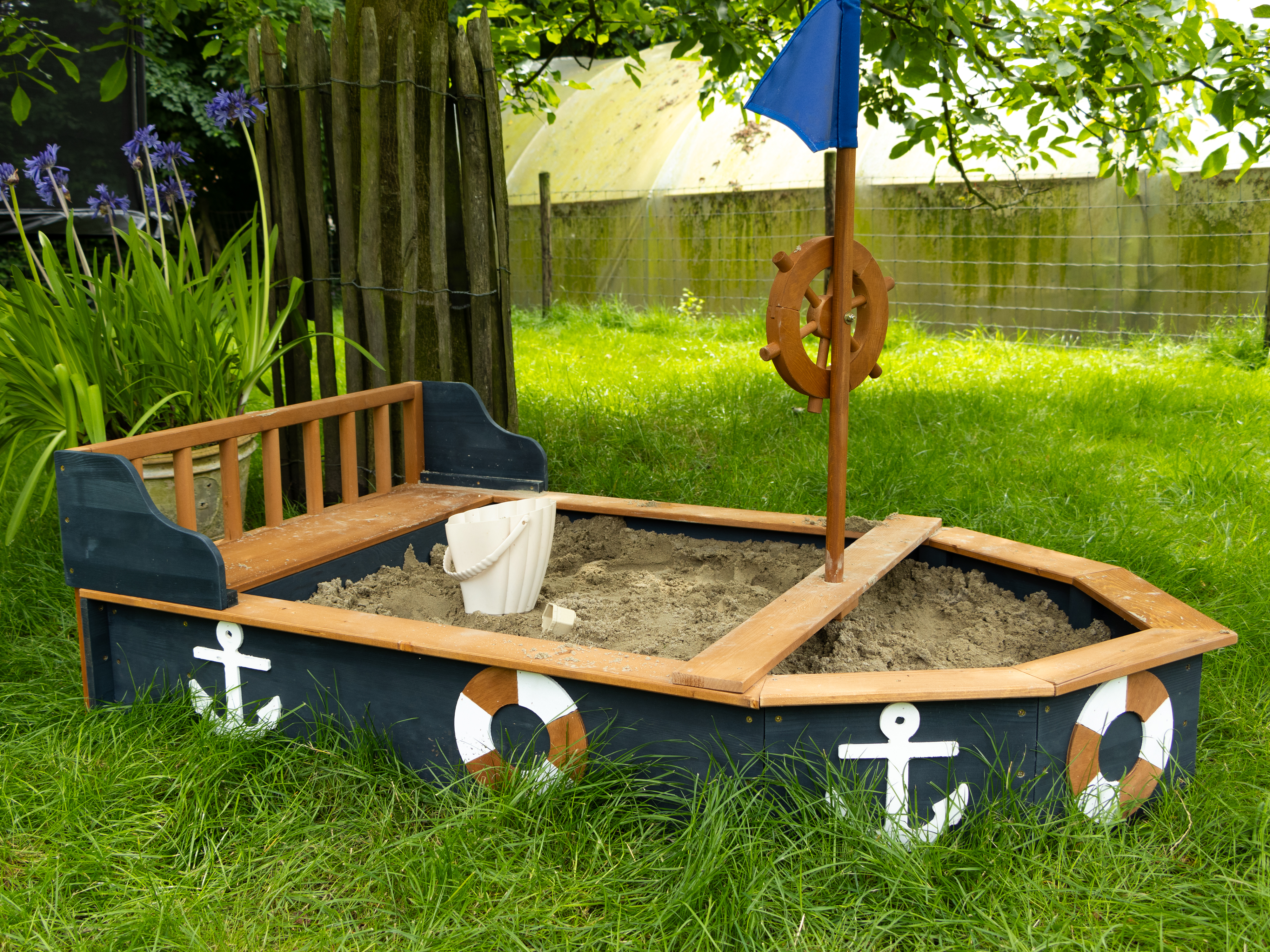 AXI Doris Boat Sandbox with storage bench - 153 x 90 x 100 cm - Anthracite/Brown