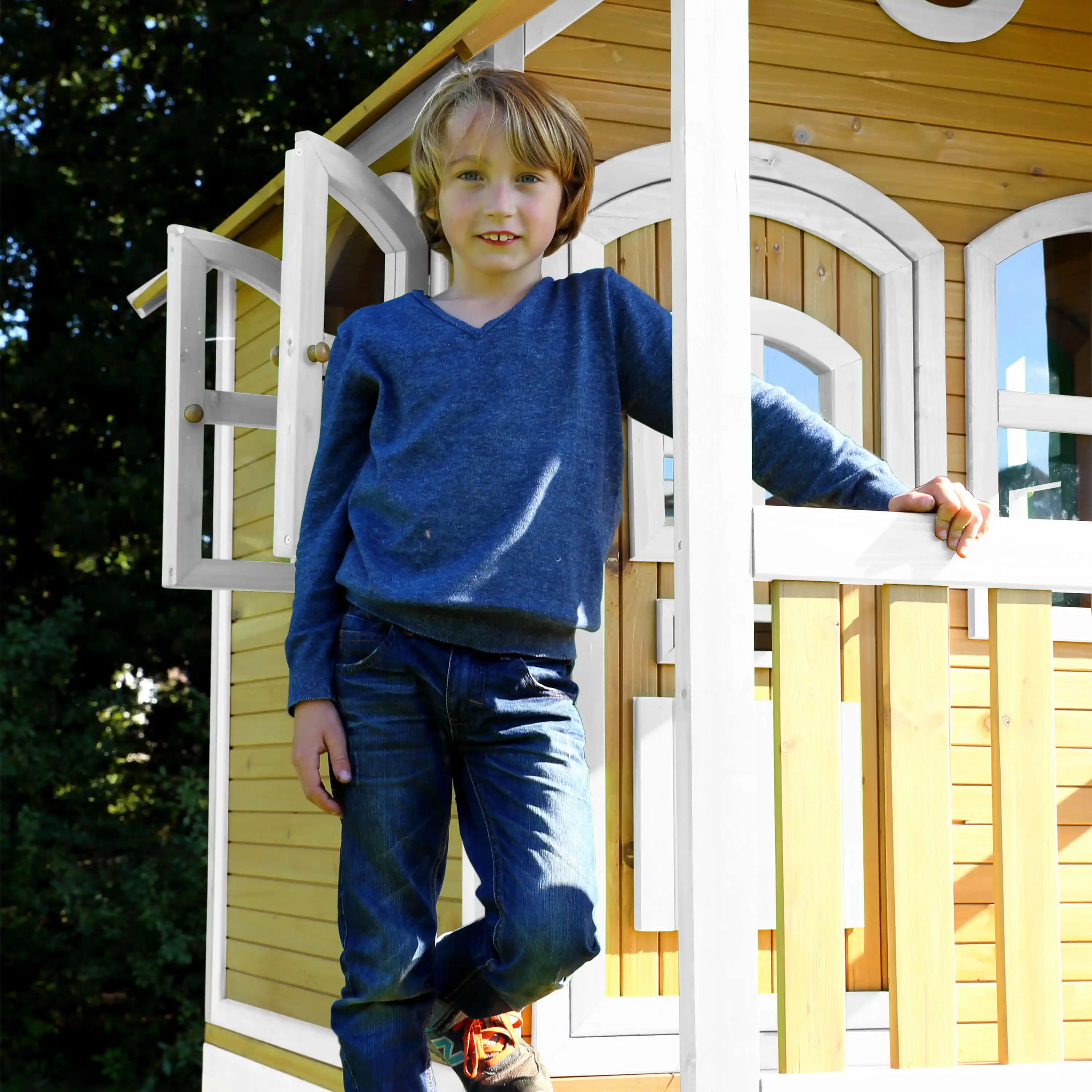 AXI Sarah Spielhaus Braun und Weiß - Rote Rutsche