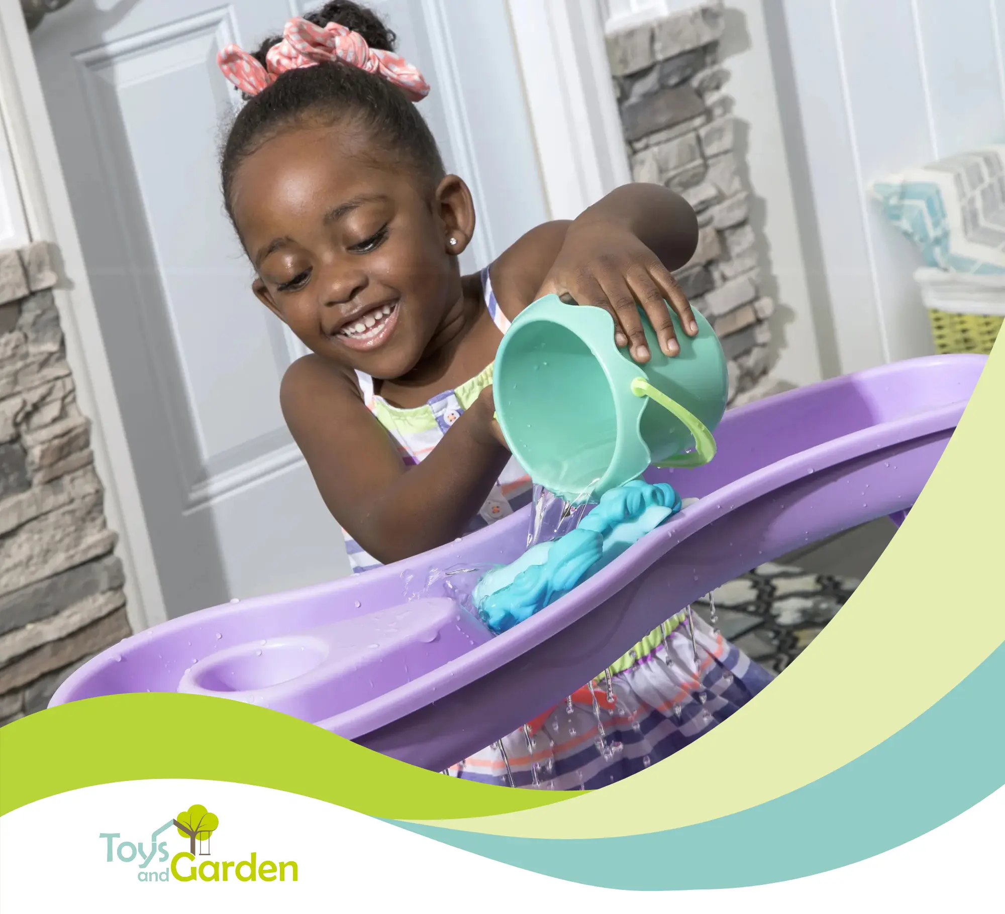 Sand- und Wasserspieltisch: das beste Outdoor-Spielzeug für jede Jahreszeit