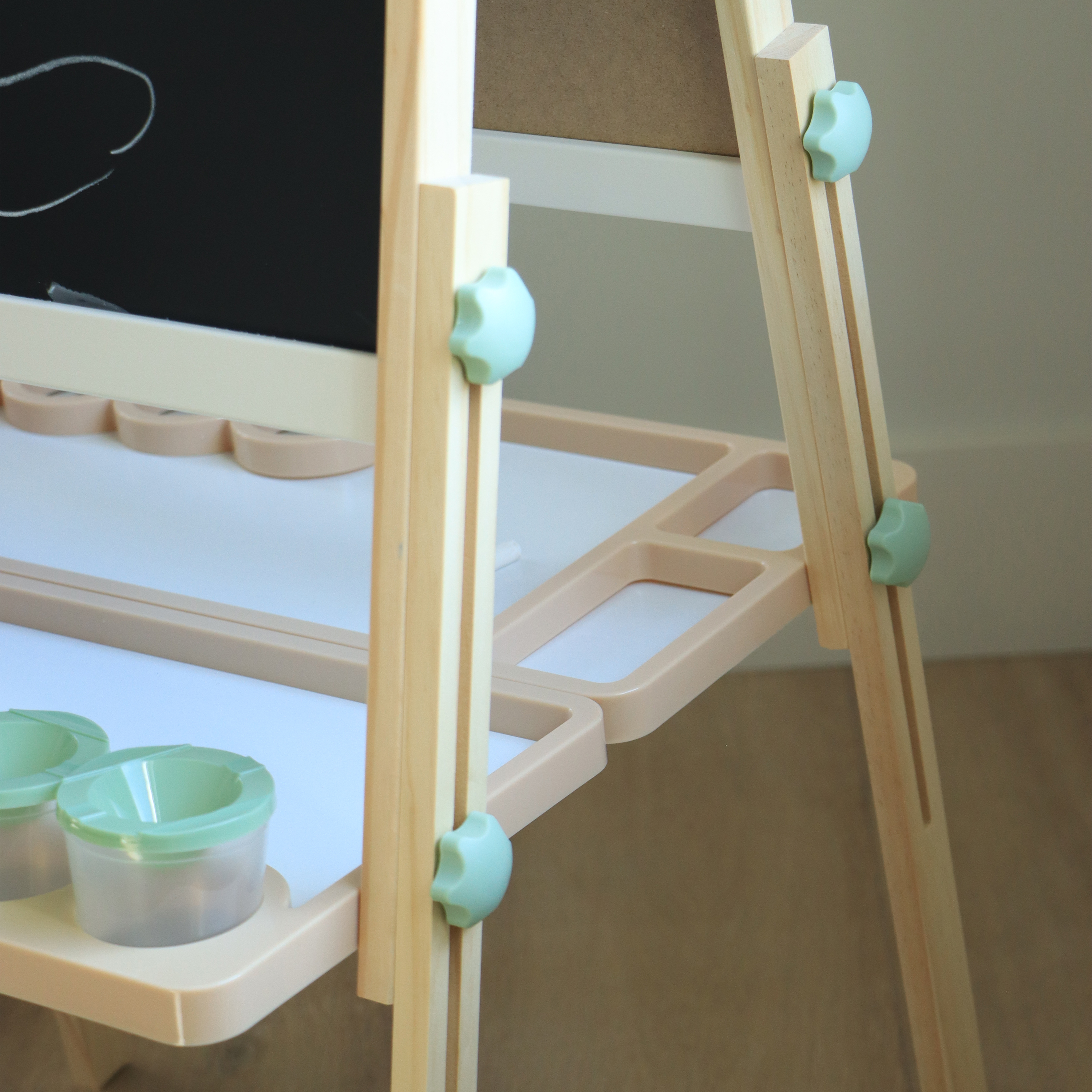 Sunny Luna Activity Easel – Natural Brown