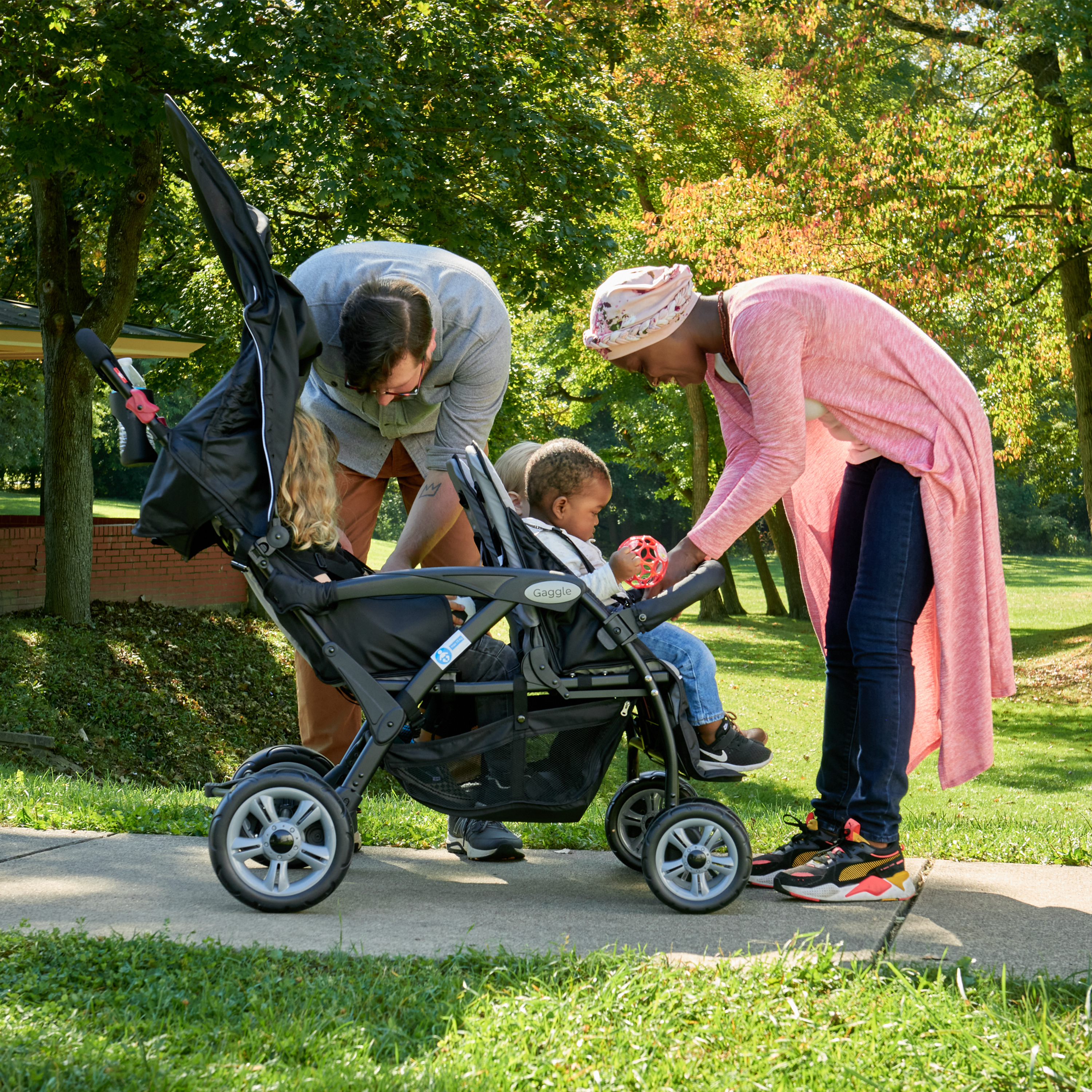 Gaggle Compass 4x4 Quad Kinderwagen für 4 Kinder Schwarz