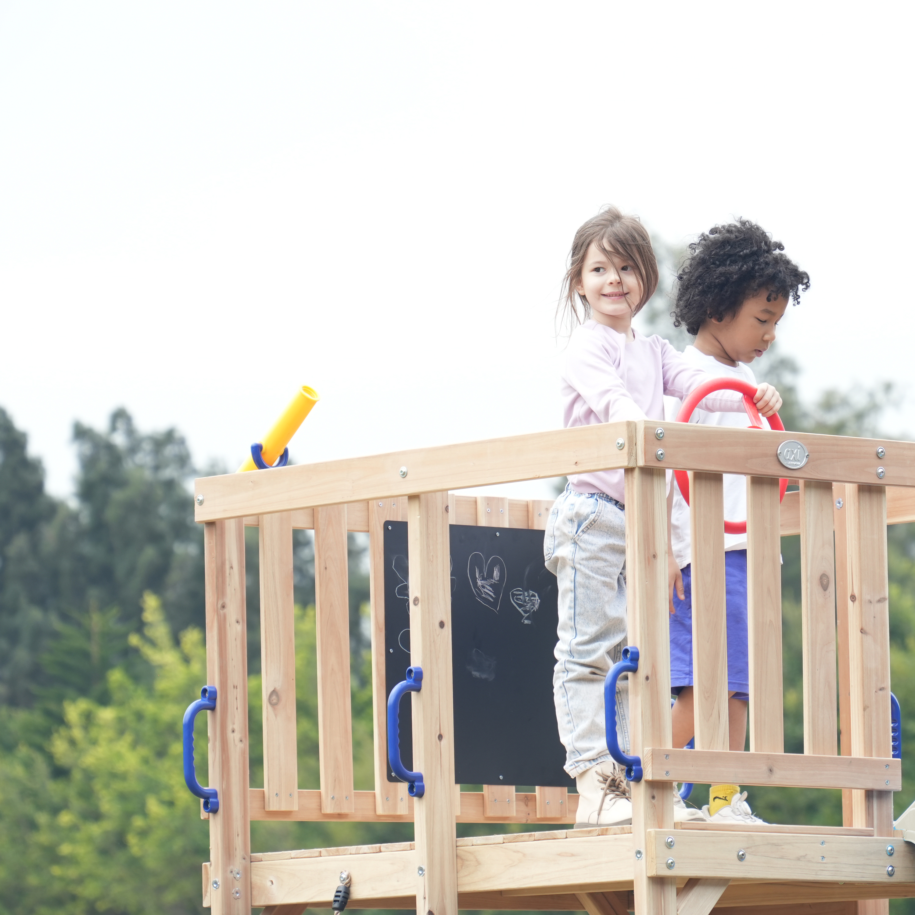 AXI Sam Climbing Frame with Climbing Wall, Climbing Net and Monkey Bars – Green Slide