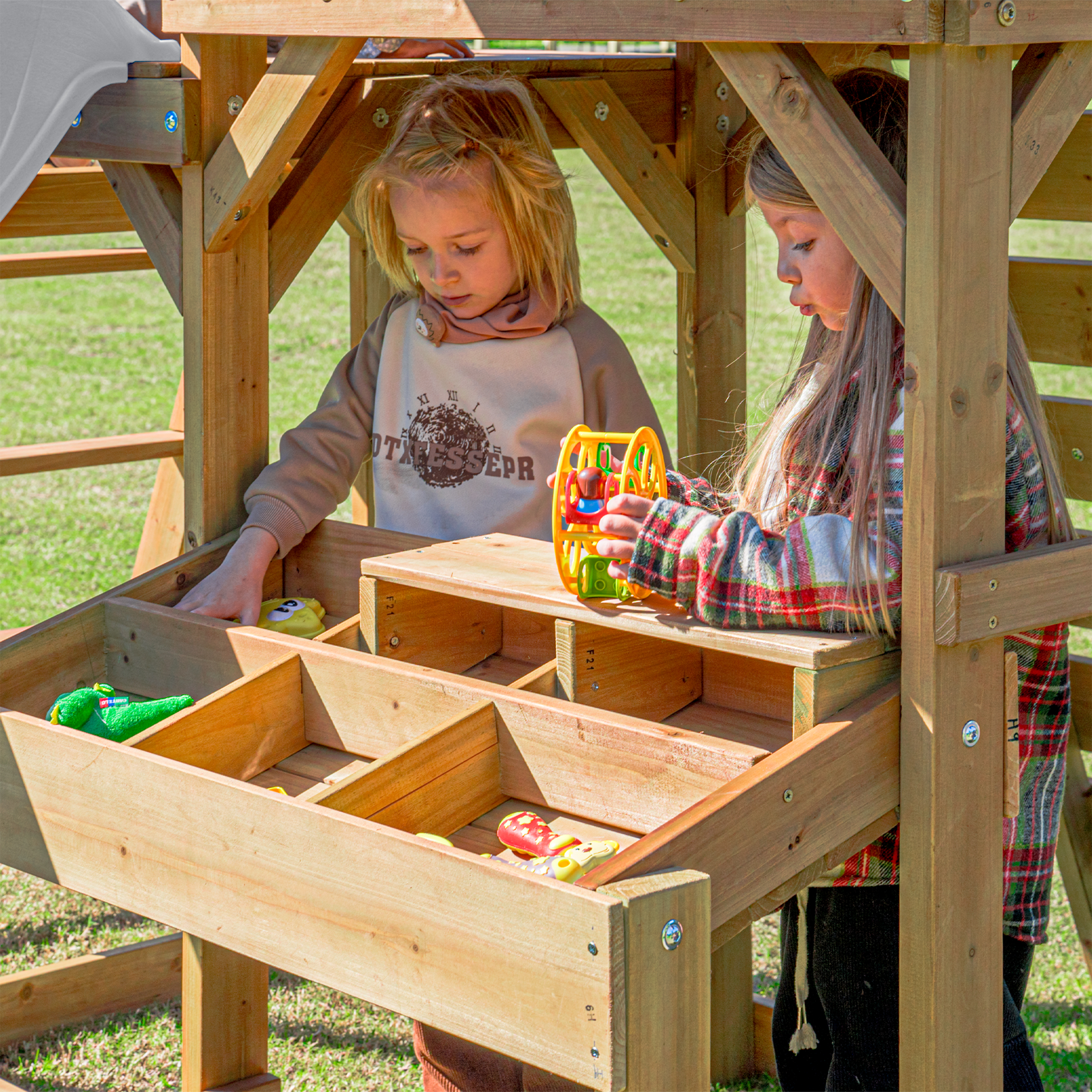 AXI Mitch Climbing Frame with Double Swing, Trapeze and Lookout Tower – White Slide