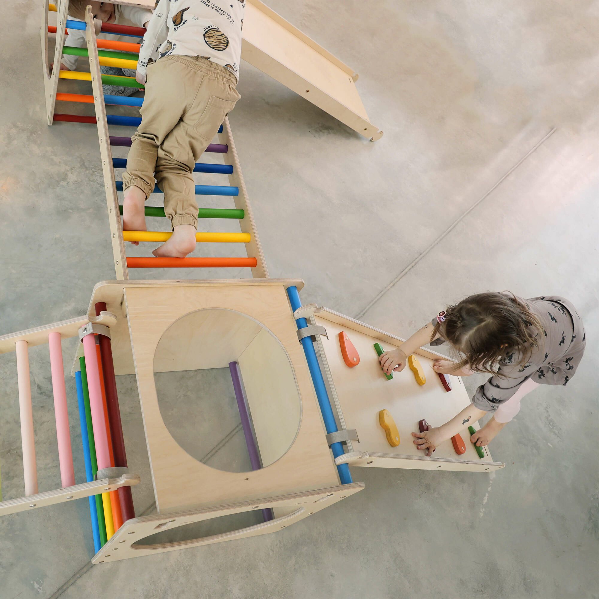 KateHaa Houten Activiteiten Kubus met Ladder Regenboog-4751038481052 KateHaa Houten Activiteiten Kubus met Ladder Regenboog