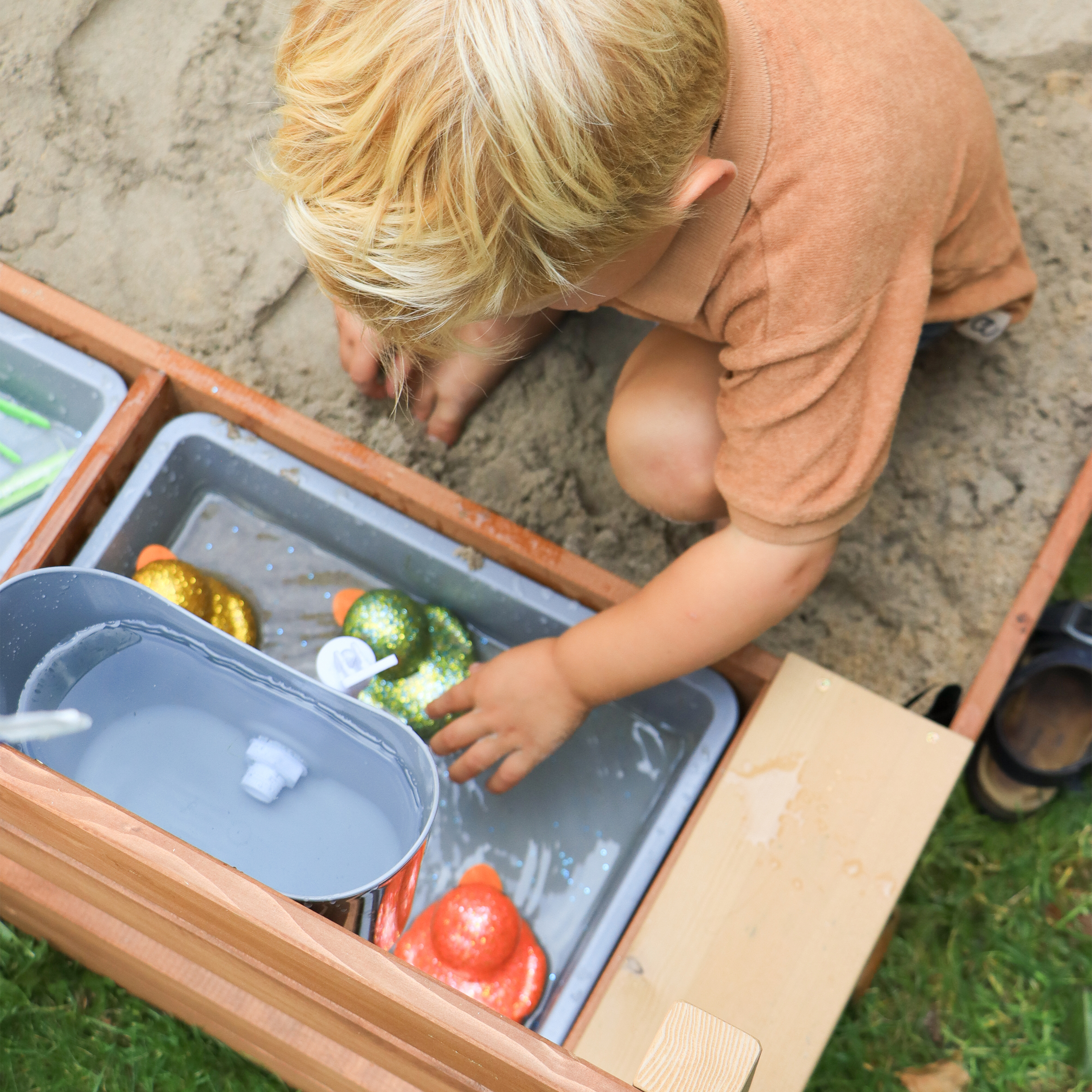 AXI Vicky Climbing Frame with Sandbox. Play Kitchen & Chalkboard – Blue Slide