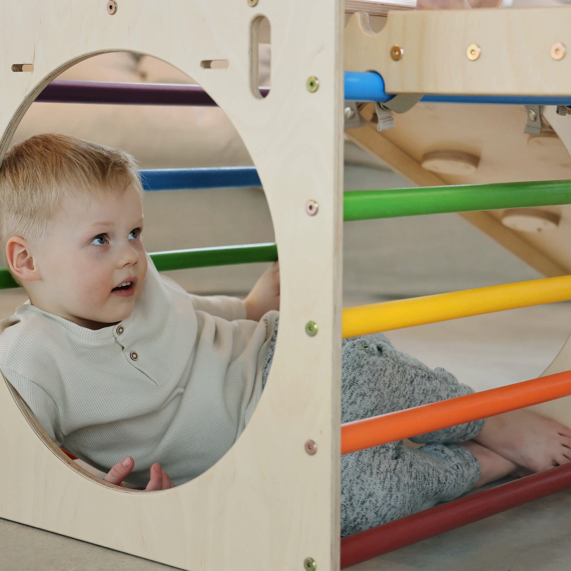 KateHaa Houten Activiteiten Kubus met Ladder en Klimwand Regenboog