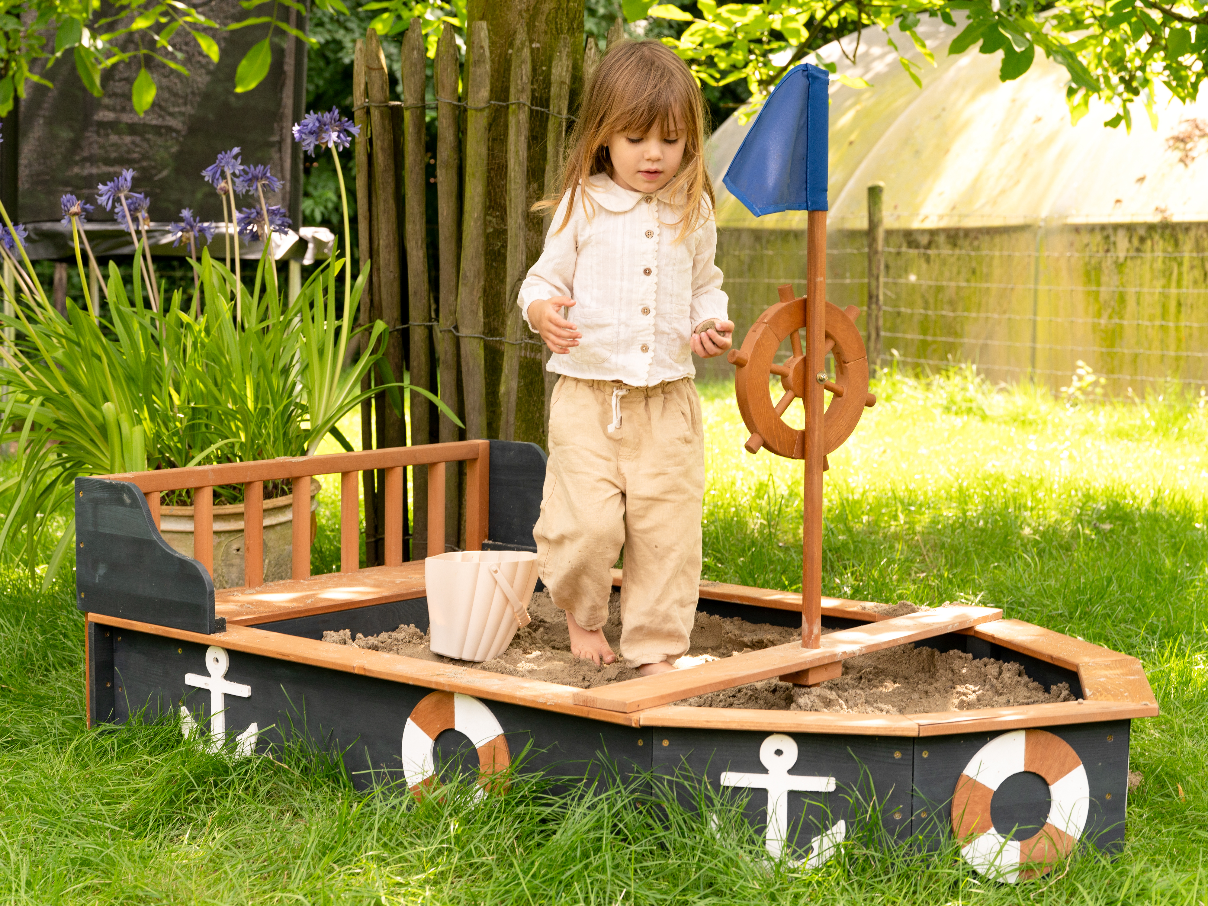 AXI Doris Boat Sandbox with storage bench - 153 x 90 x 100 cm - Anthracite/Brown