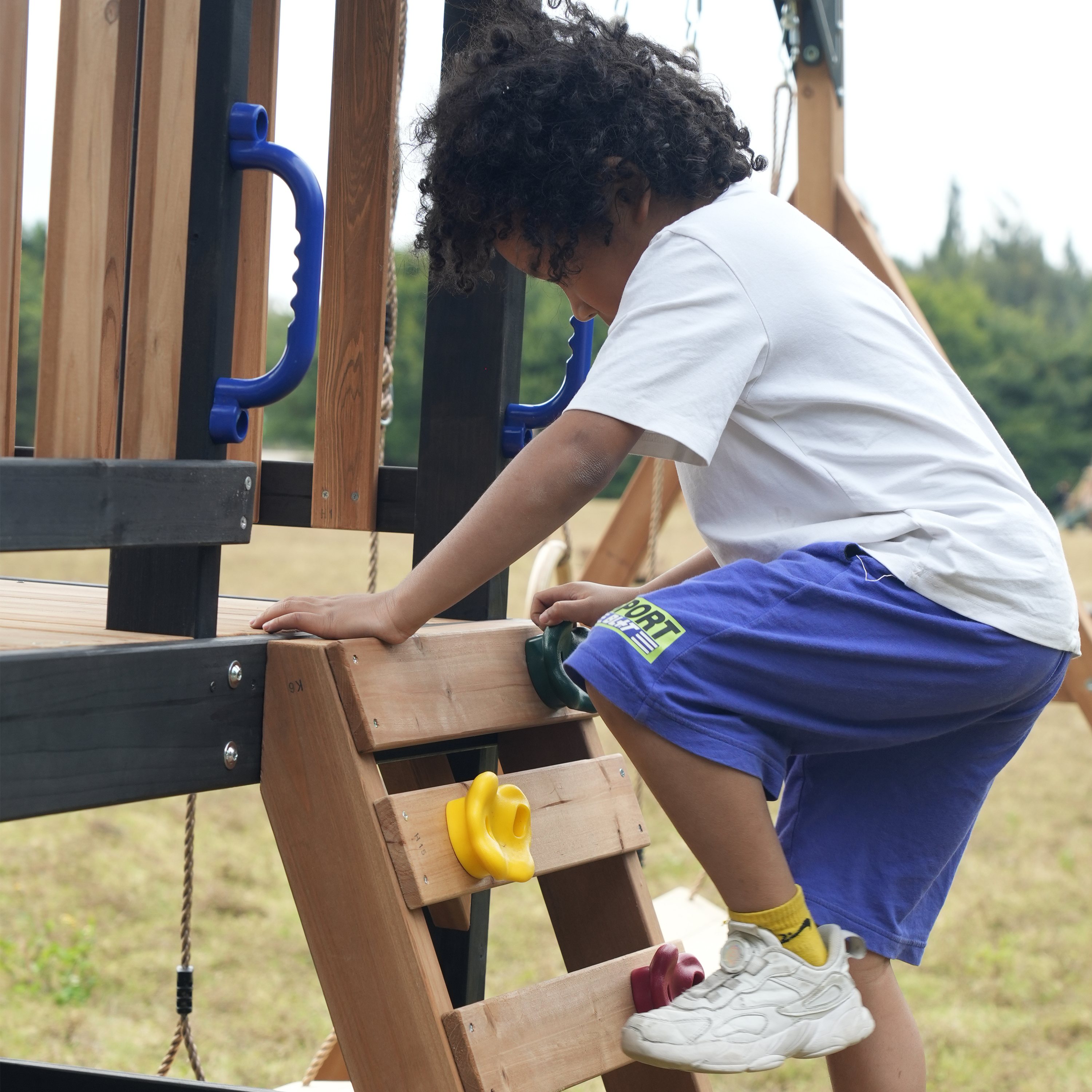 AXI Cody Climbing Frame with Swings, Trapeze and Climbing Wall – Green Double Slide and Tube Slide