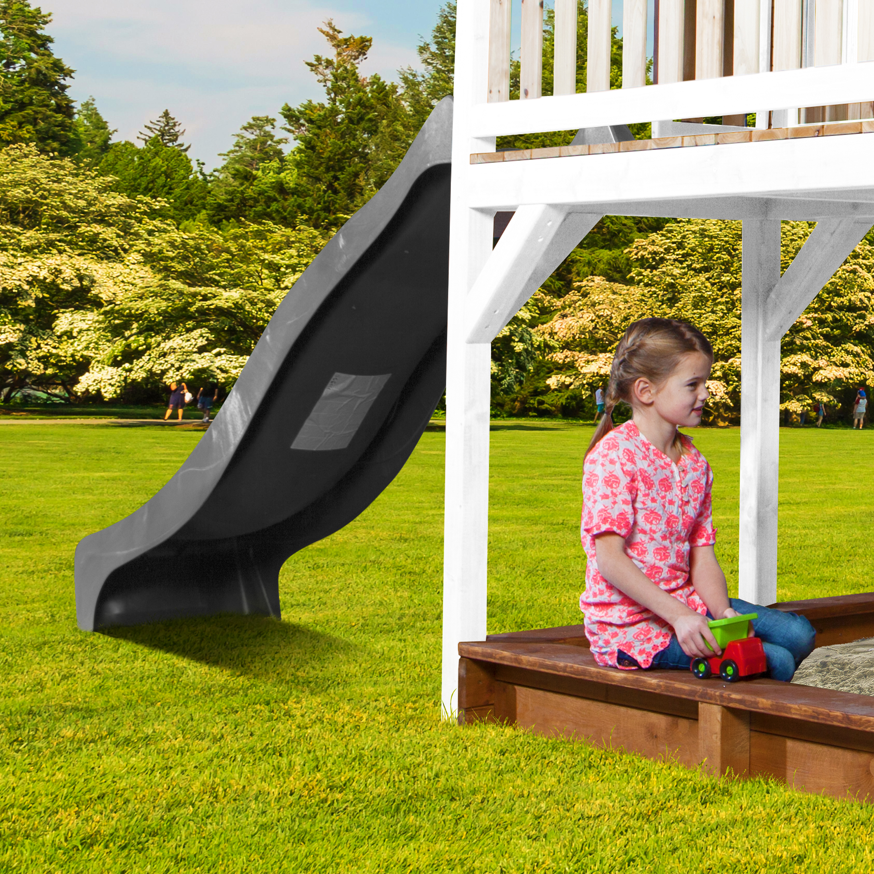 AXI Liam Spielhaus Braun und Weiß mit Summer Nestschaukel - Graue Rutsche AXI Liam Spielhaus Braun und Weiß mit Summer Nestschaukel - Graue Rutsche