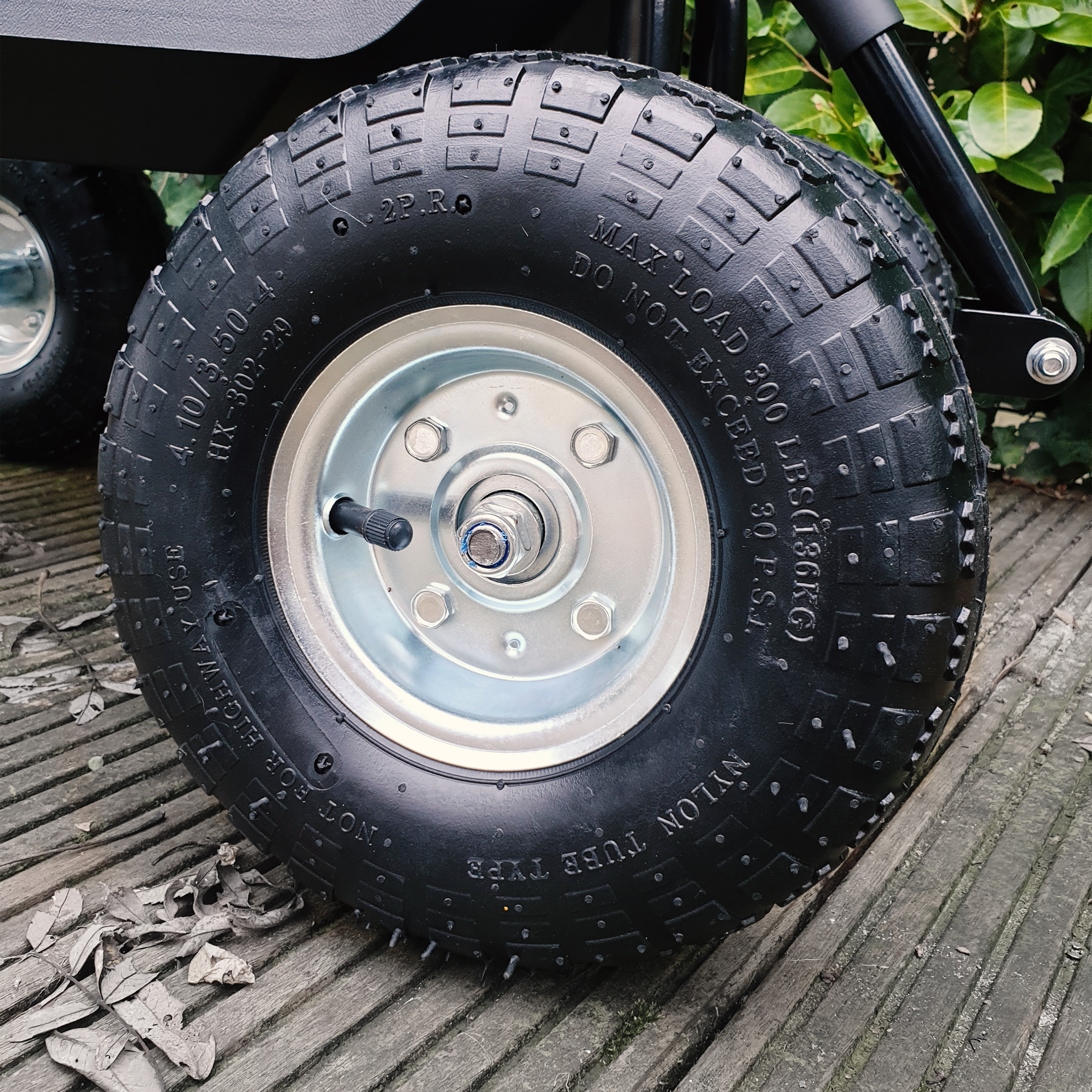 AXI AG22 Rolling Garden Seat - Black