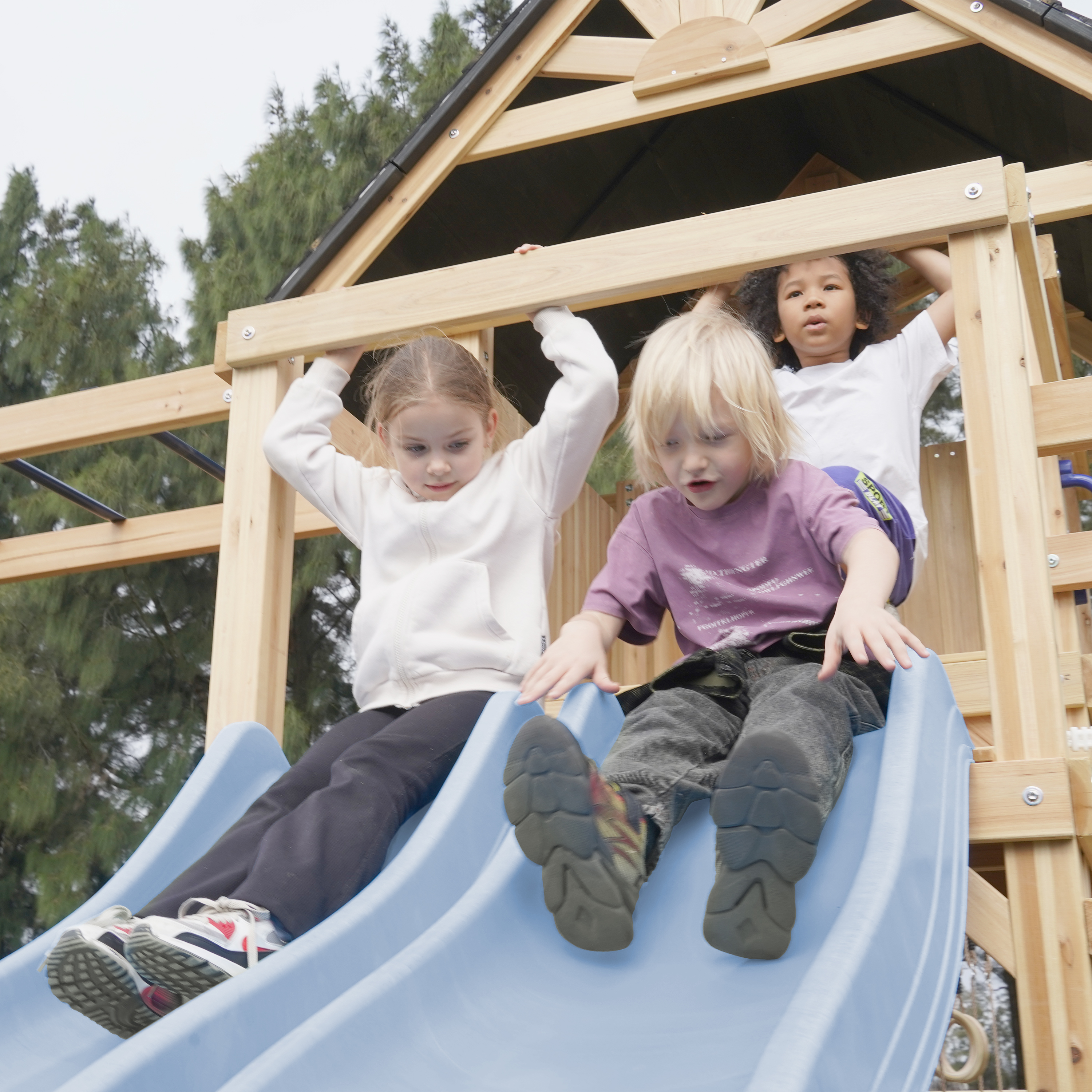 AXI Hunter Climbing Frame with Swings, Climbing Frame, Climbing Bridge and Multiple Platforms – Pastel Blue Double Slide