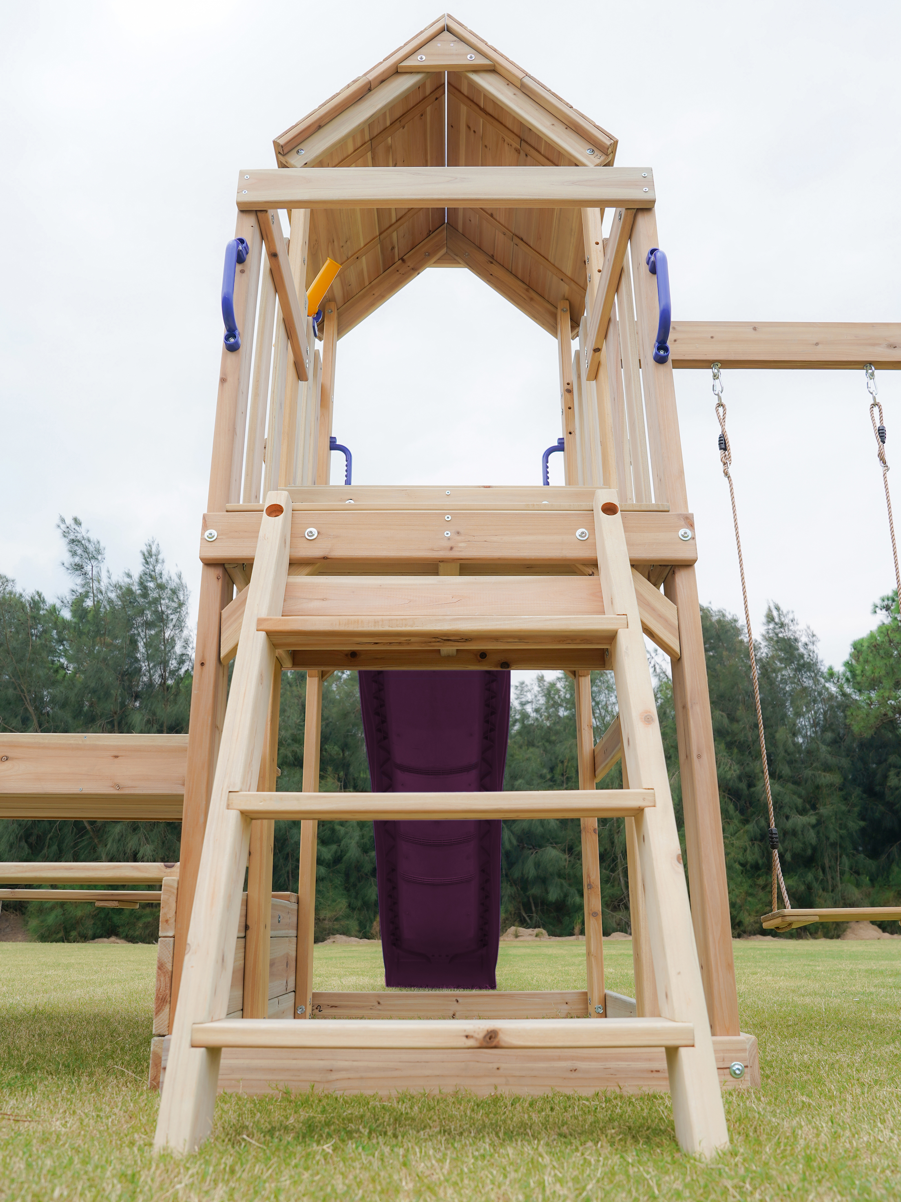 AXI Mette Spielturm mit Doppelschaukel Braun - Lila Rutsche