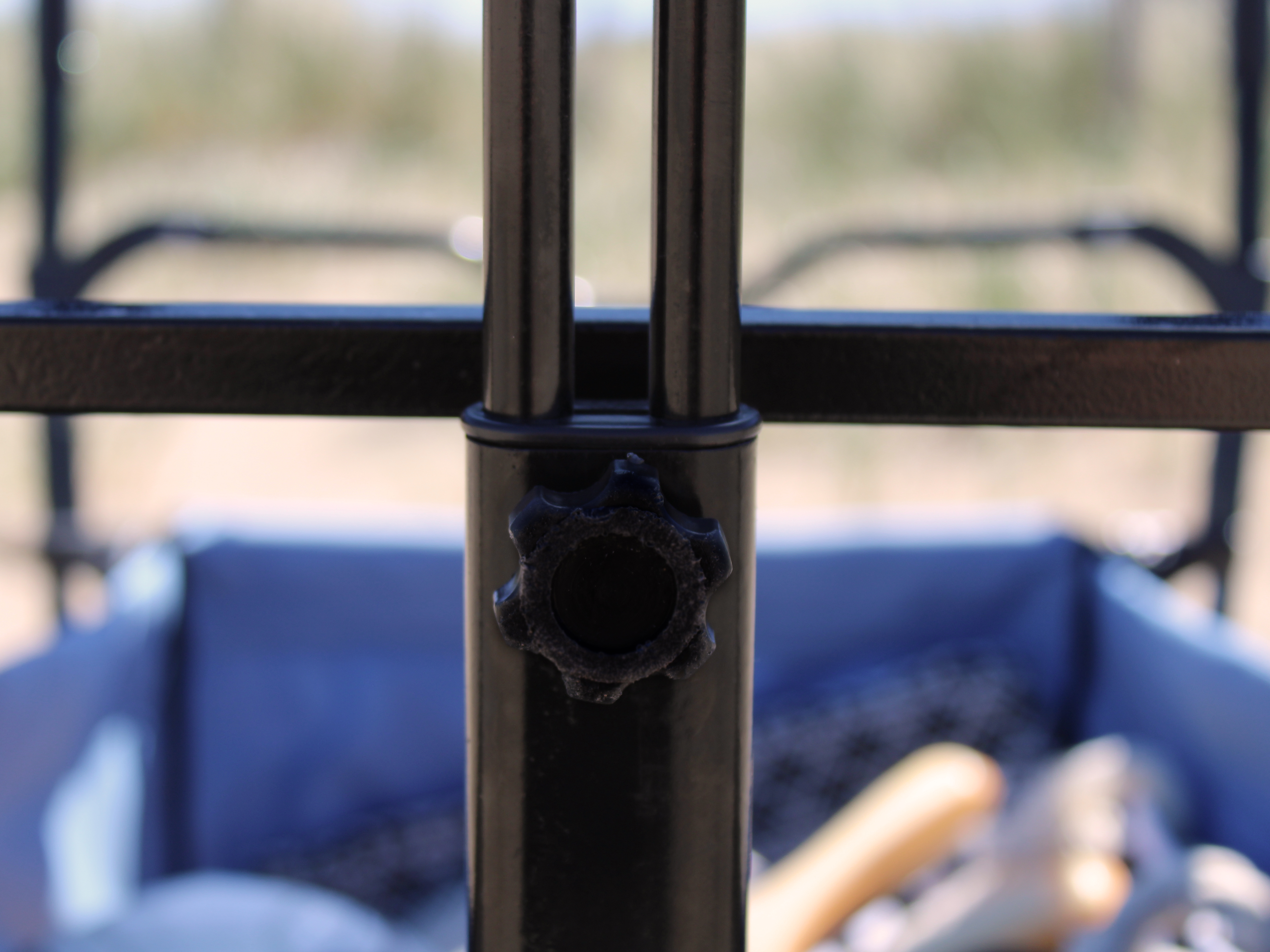 AXI AB210 Foldable Beach Wagon with roof. bag. brake. and handlebar - Blue