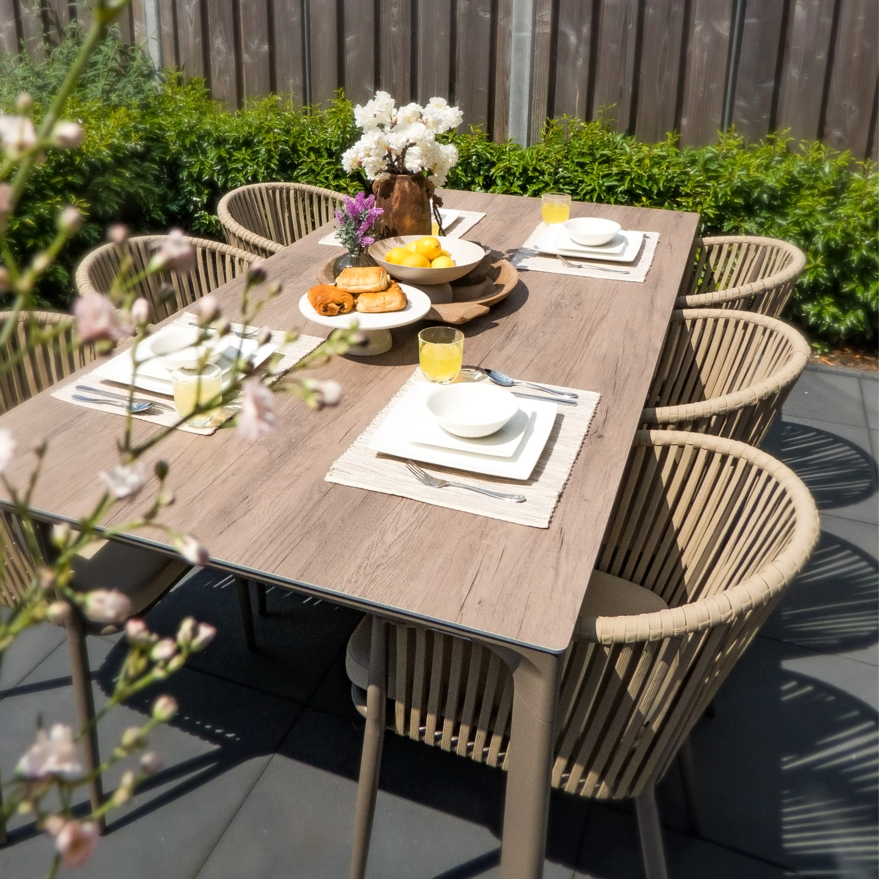 AXI Resi Gartenset mit 6 Stühlen - Taupe mit PSPC in Holzoptik