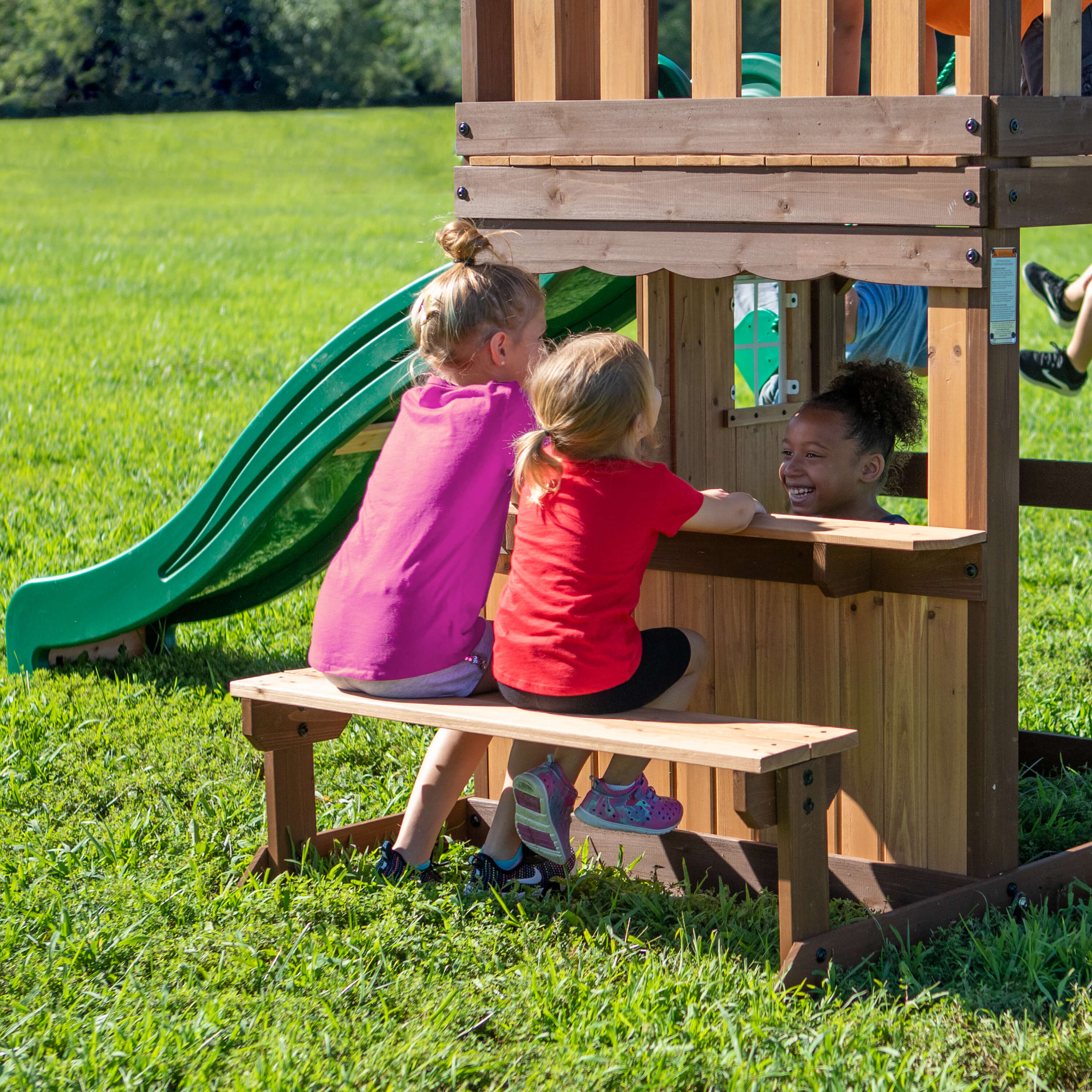 Backyard Discovery Lakewood Spielturm mit Schaukeln und Rutsche