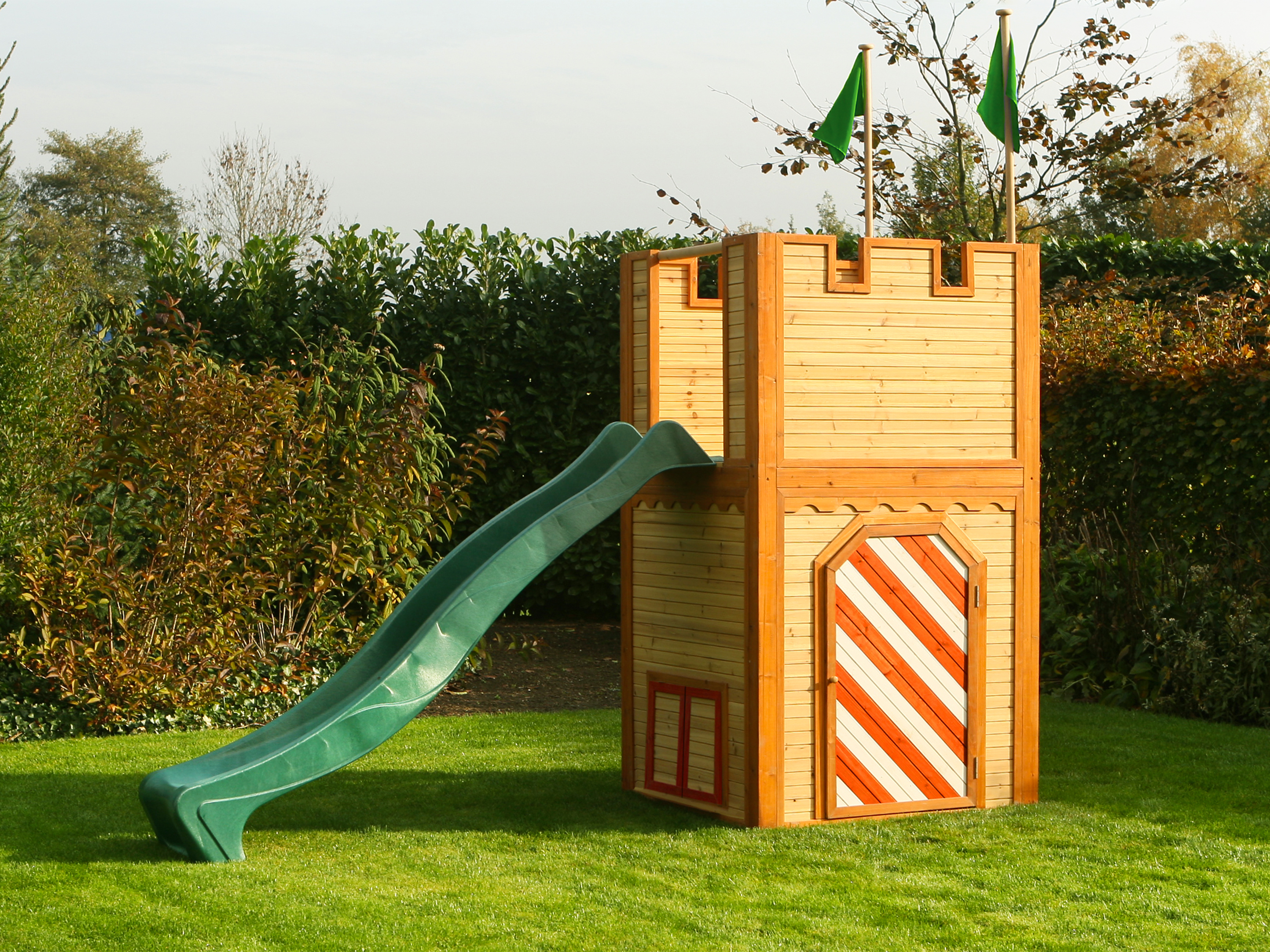 AXI Arthur Playhouse Brown/Red - Green Slide