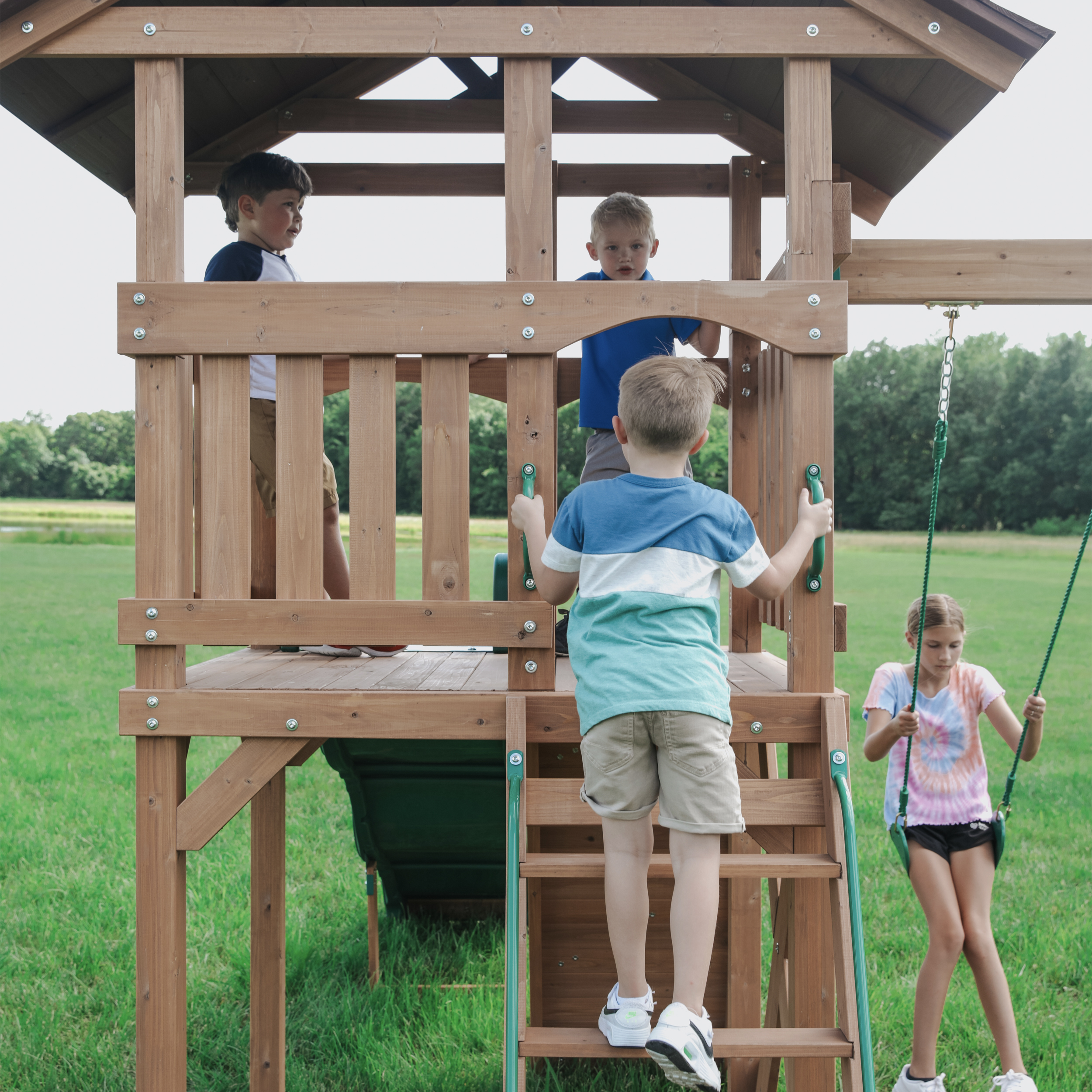 Backyard Discovery Lightning Ridge Spielturm mit Rutsche und Schaukel