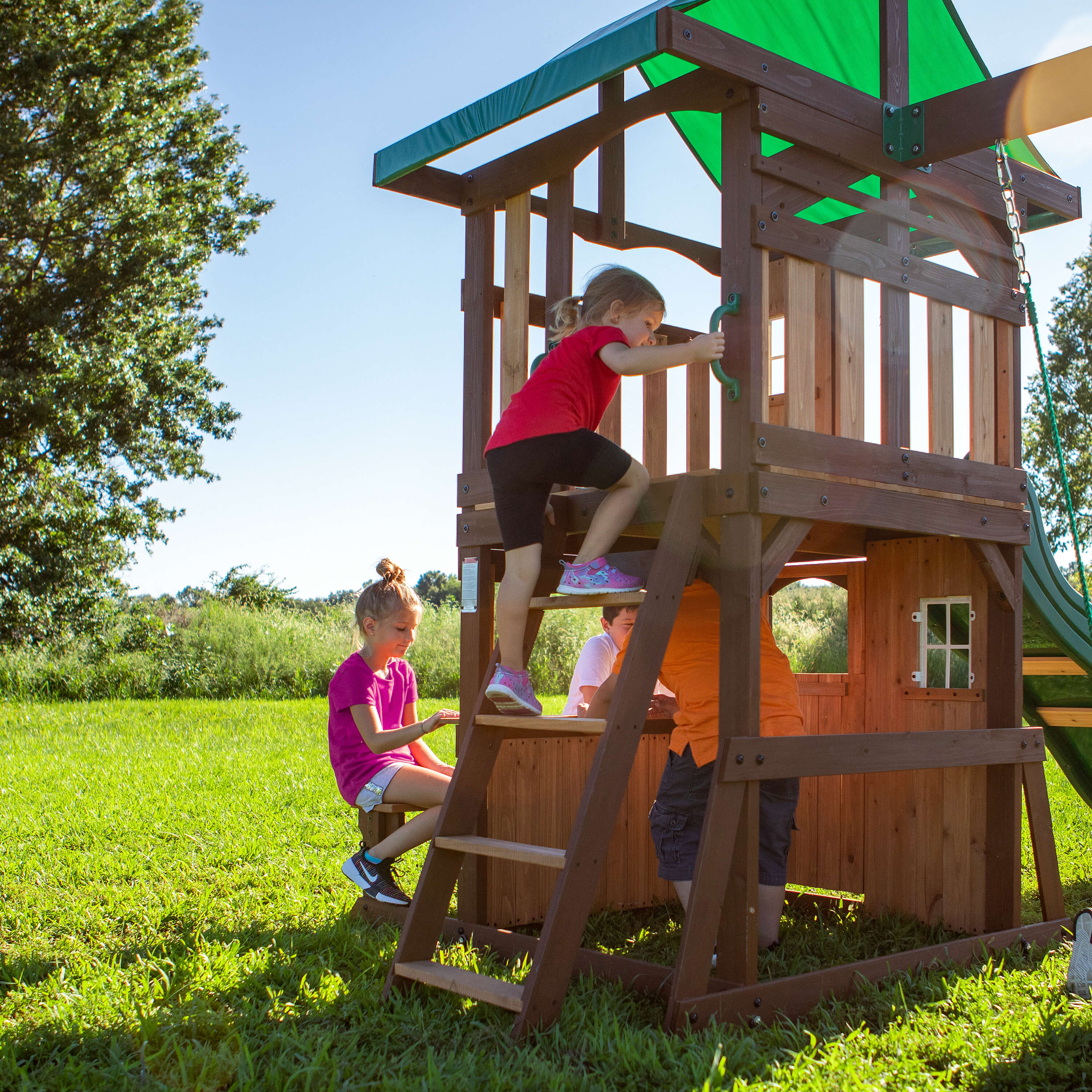 Backyard Discovery Lakewood Spielturm mit Schaukeln und Rutsche