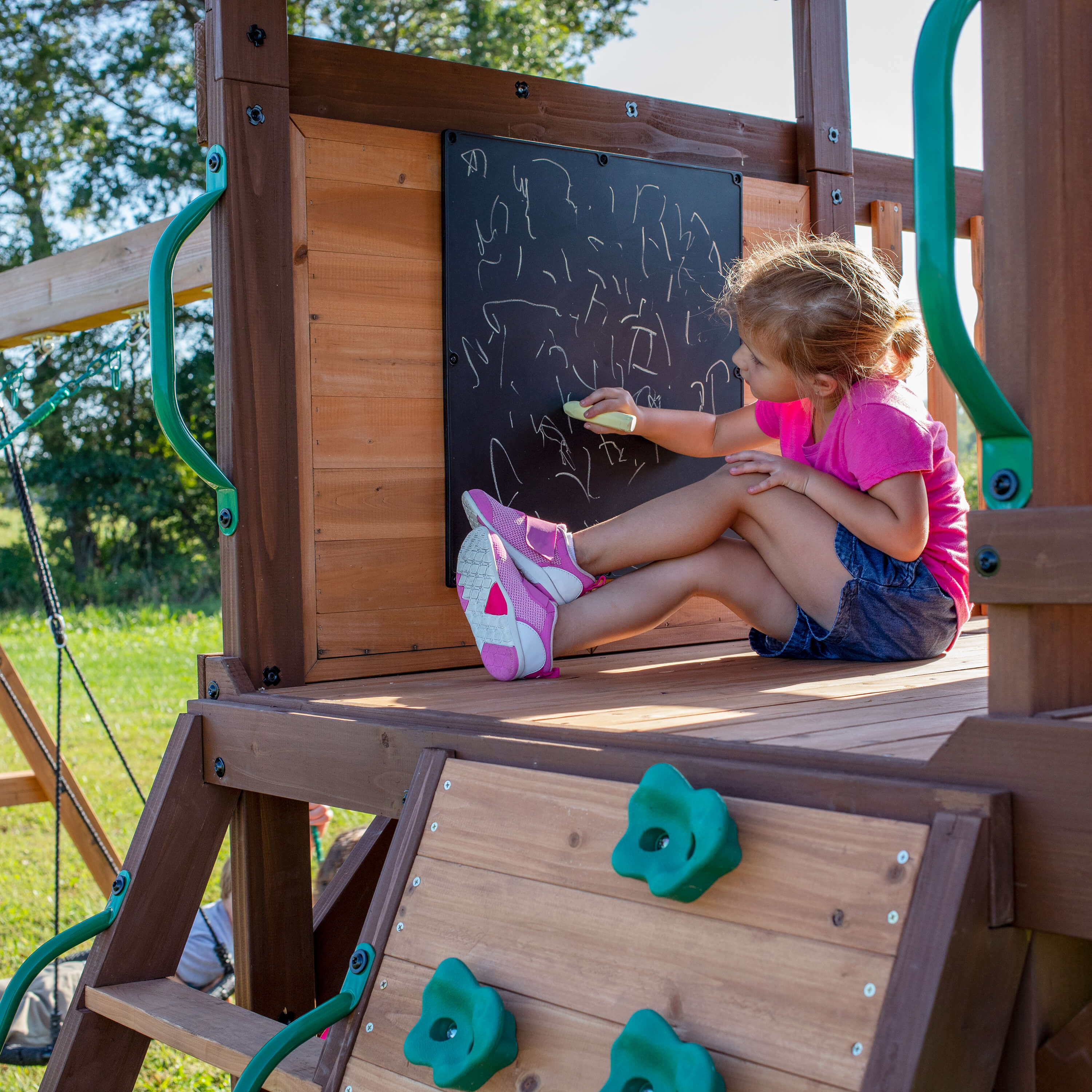 Backyard Discovery Cedar Cove Spielturm mit Schaukeln, Rutsche und Aussichtsturm