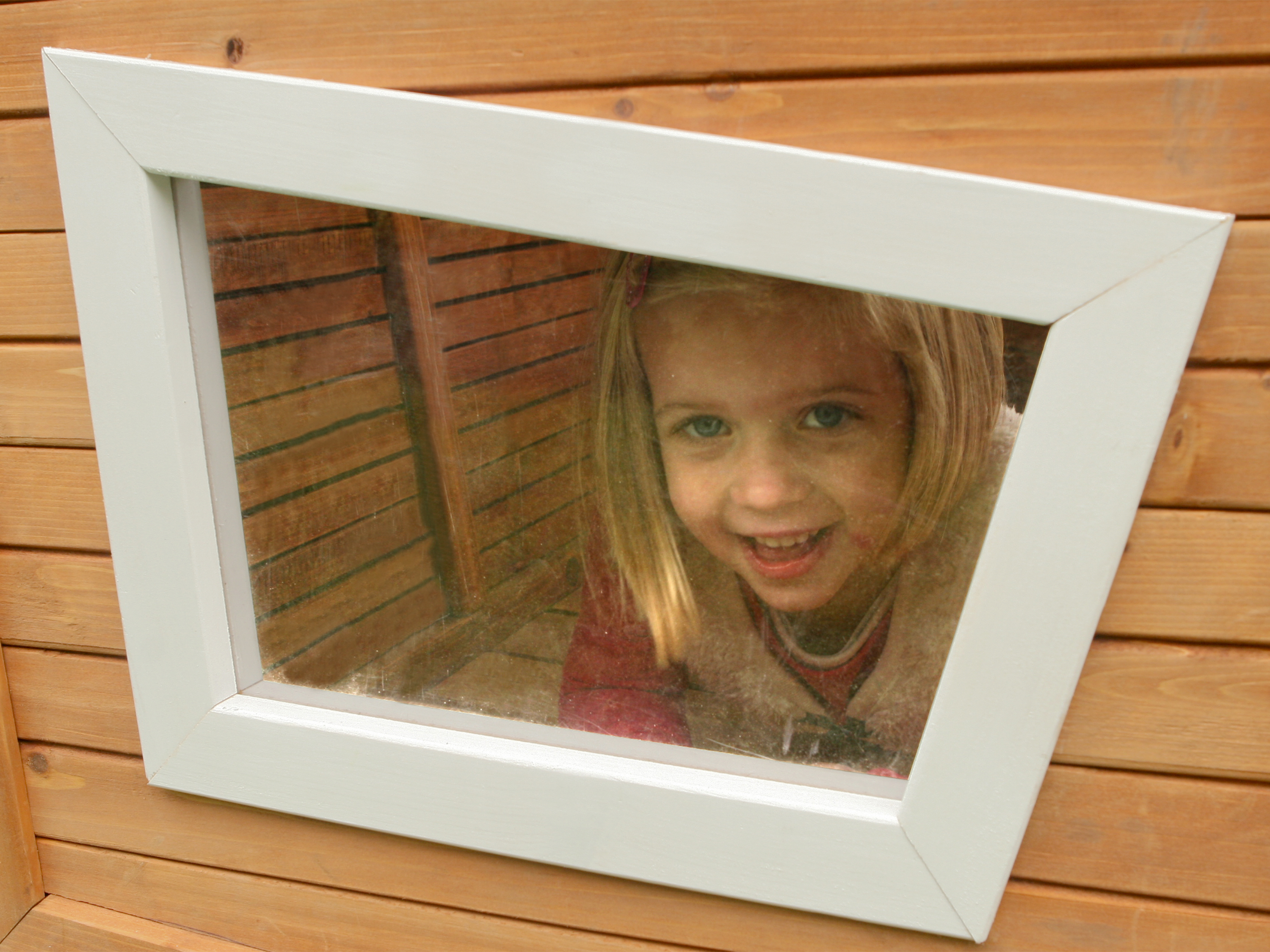 AXI Emma Playhouse Brown/Green - Red Slide