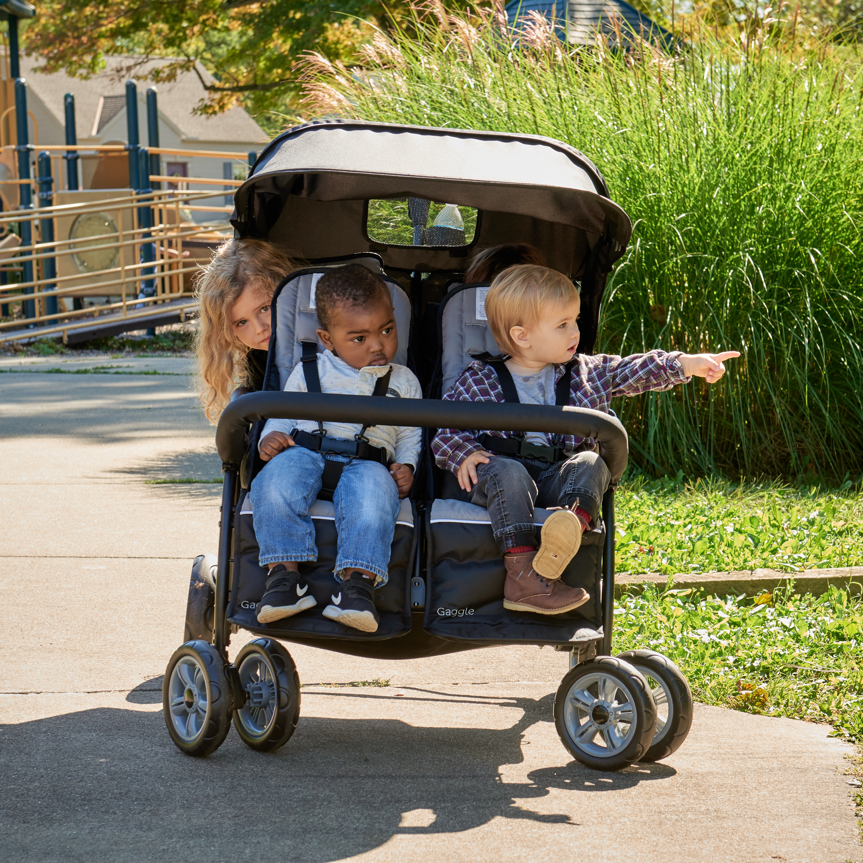 Gaggle Compass 4x4 Quad Kinderwagen für 4 Kinder Schwarz