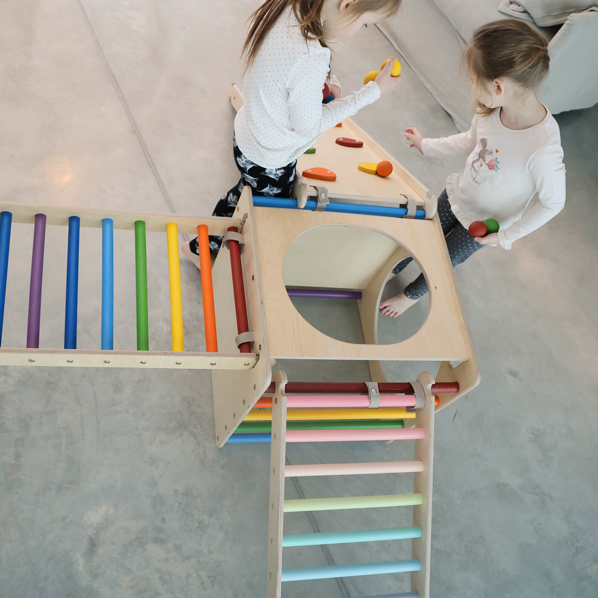 KateHaa Houten Activiteiten Kubus met Ladder en Klimwand Regenboog